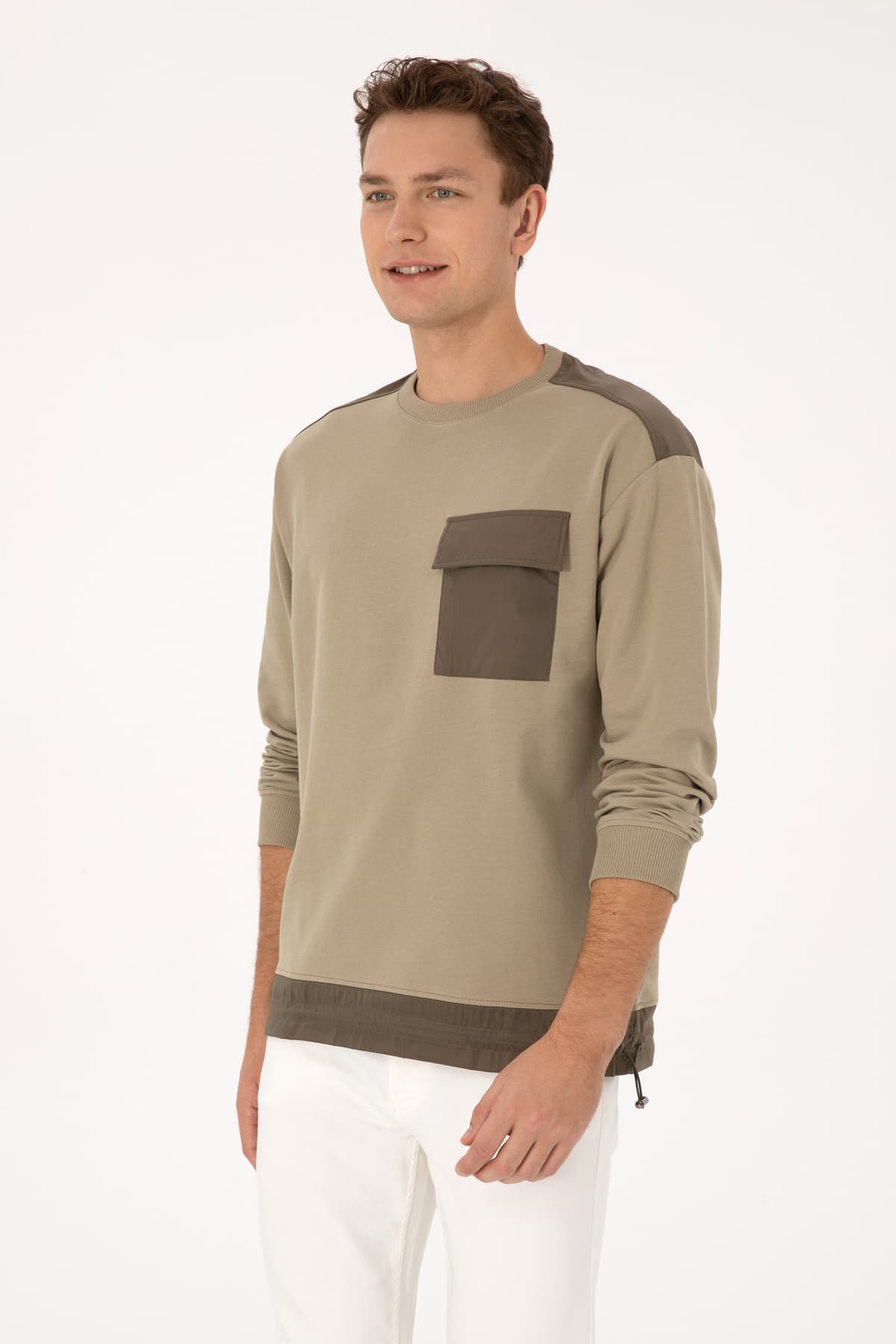 سوئیشرت مردانه U.S. Polo Assn. Comfort Fit یقه گرد جیبدار خاکی روشن مدل 50316401-VR183 سوئیشرت مردانه U.S. Polo Assn. Comfort Fit یقه گرد جیبدار خاکی روشن مدل 50316401-VR183