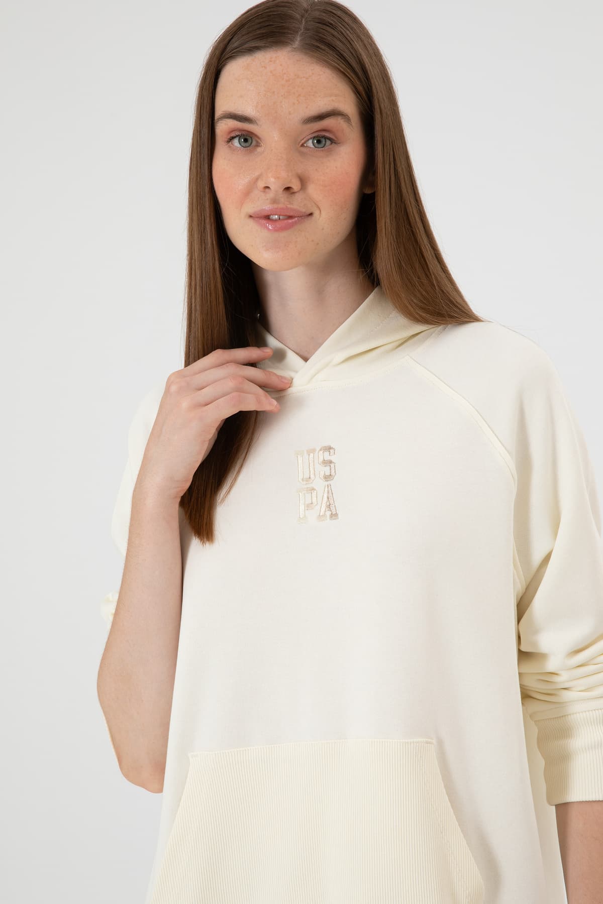 سوئیشرت زنانه U.S. Polo Assn. کرم کلاهدار با چاک مدل 50313611-VR256 سوئیشرت زنانه U.S. Polo Assn. کرم کلاهدار با چاک مدل 50313611-VR256
