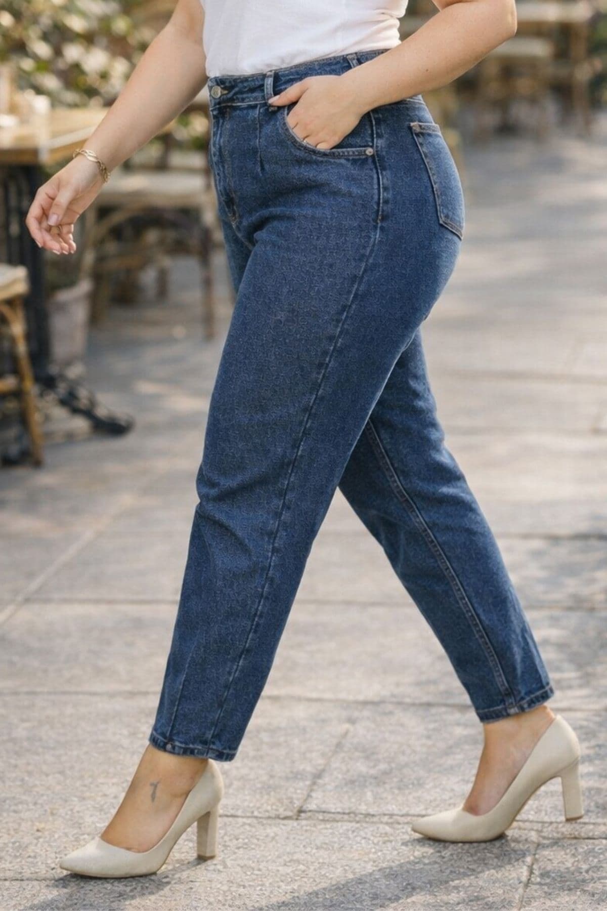 شلوار جین زنانه CEDY DENIM Mom Fit کمر بلند سایز بزرگ آبی مدل C600 شلوار جین زنانه CEDY DENIM Mom Fit کمر بلند سایز بزرگ آبی مدل C600