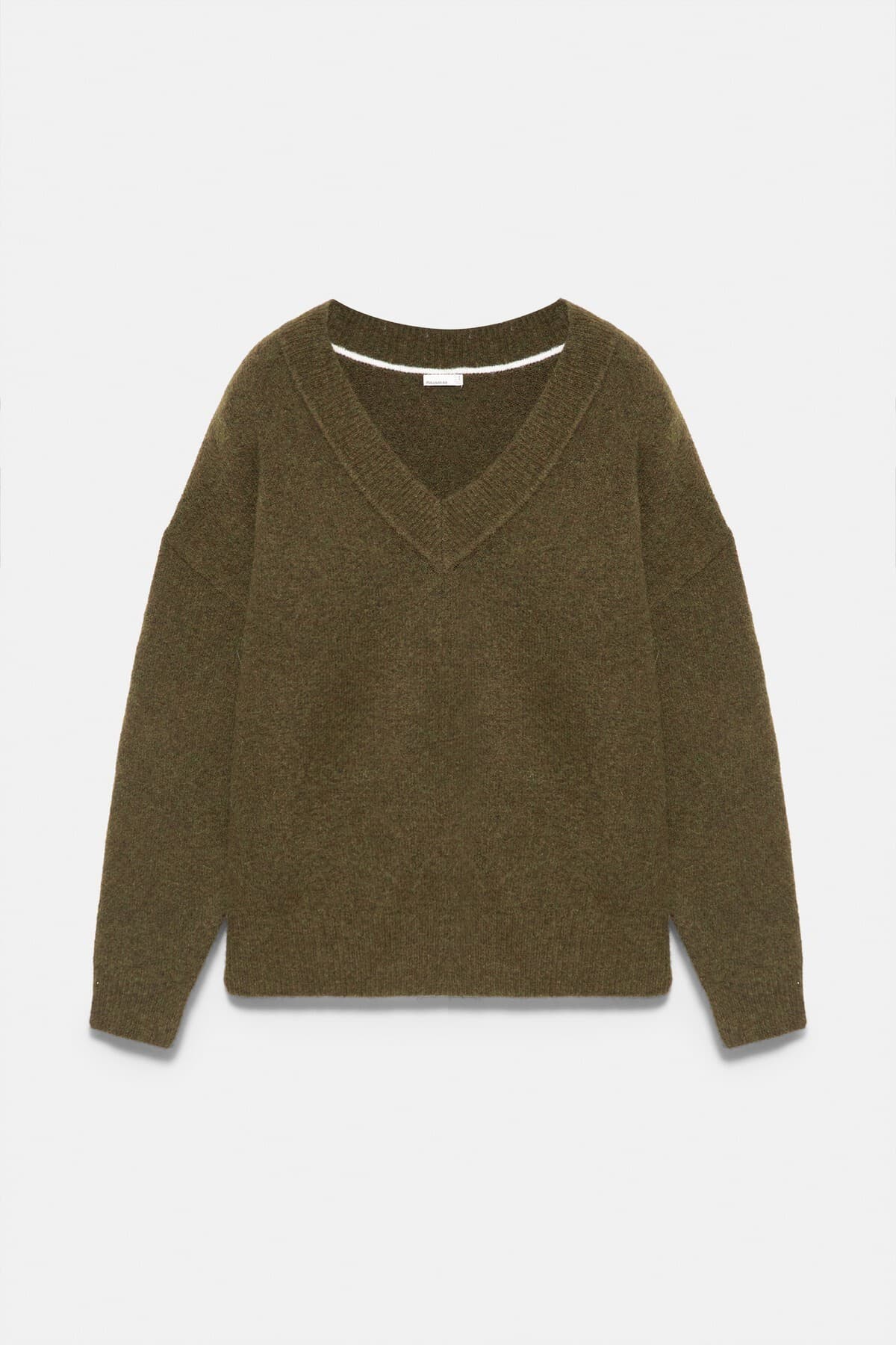 پلیور زنانه Pull & Bear فیت بوکسی یقه V پلیور زنانه Pull & Bear فیت بوکسی یقه V