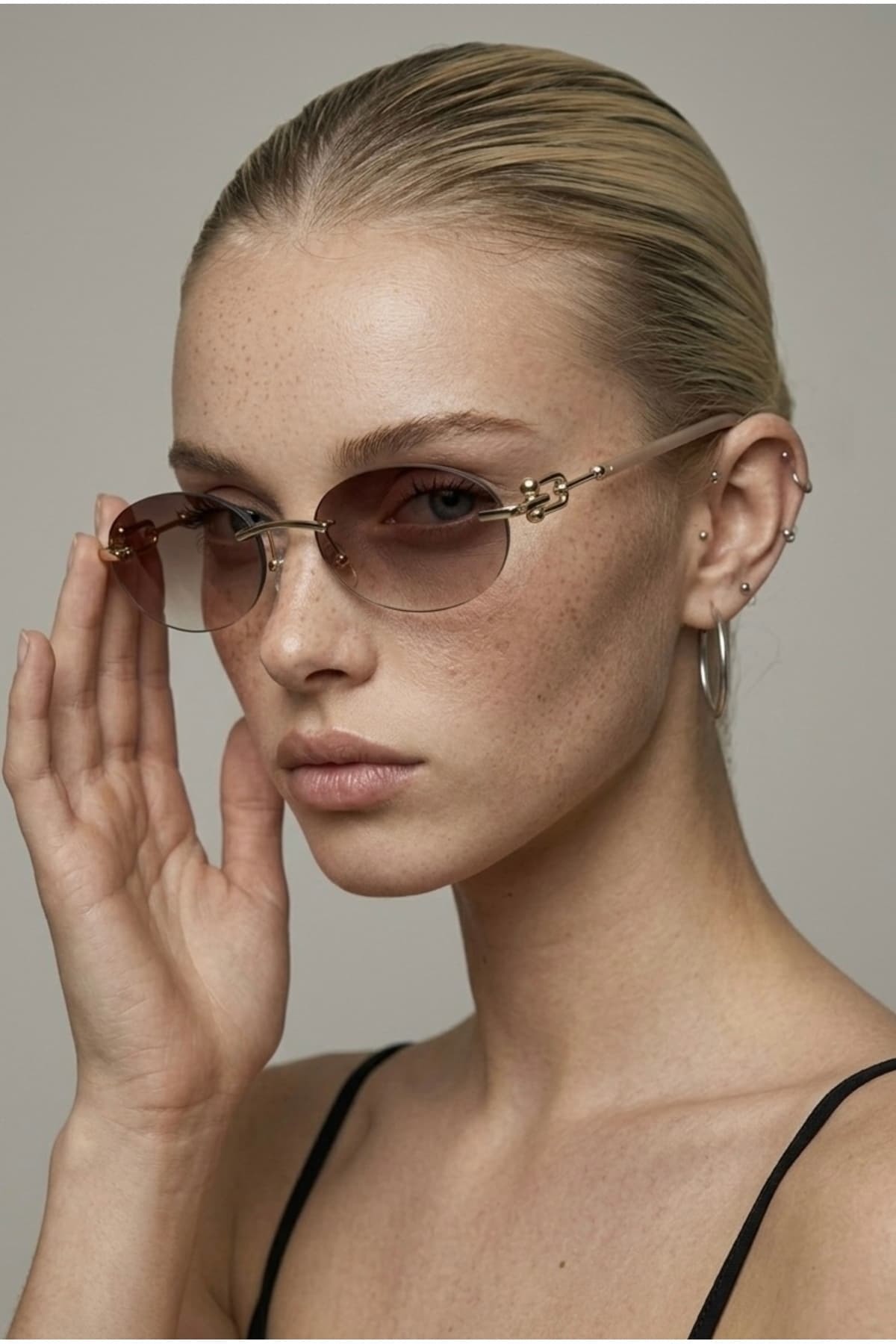 عینک آفتابی زنانه REN EYEWEAR فلزی بیضی با لنز گرادیانی UV400 مدل DERLA عینک آفتابی زنانه REN EYEWEAR فلزی بیضی با لنز گرادیانی UV400 مدل DERLA
