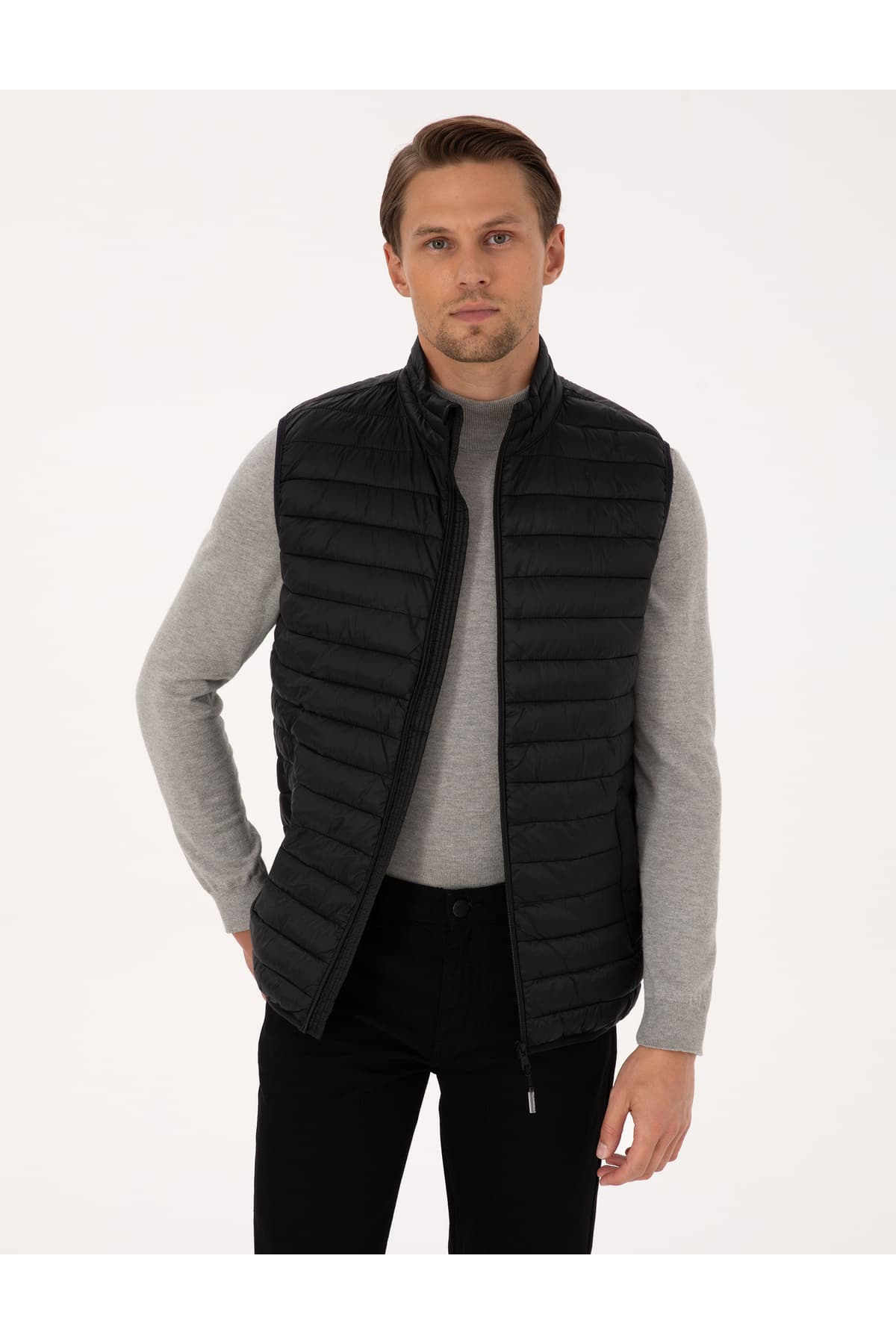 جلیقه مردانه Pierre Cardin مشکی کاپیتونه مدل 50313897-VR046 جلیقه مردانه Pierre Cardin مشکی کاپیتونه مدل 50313897-VR046