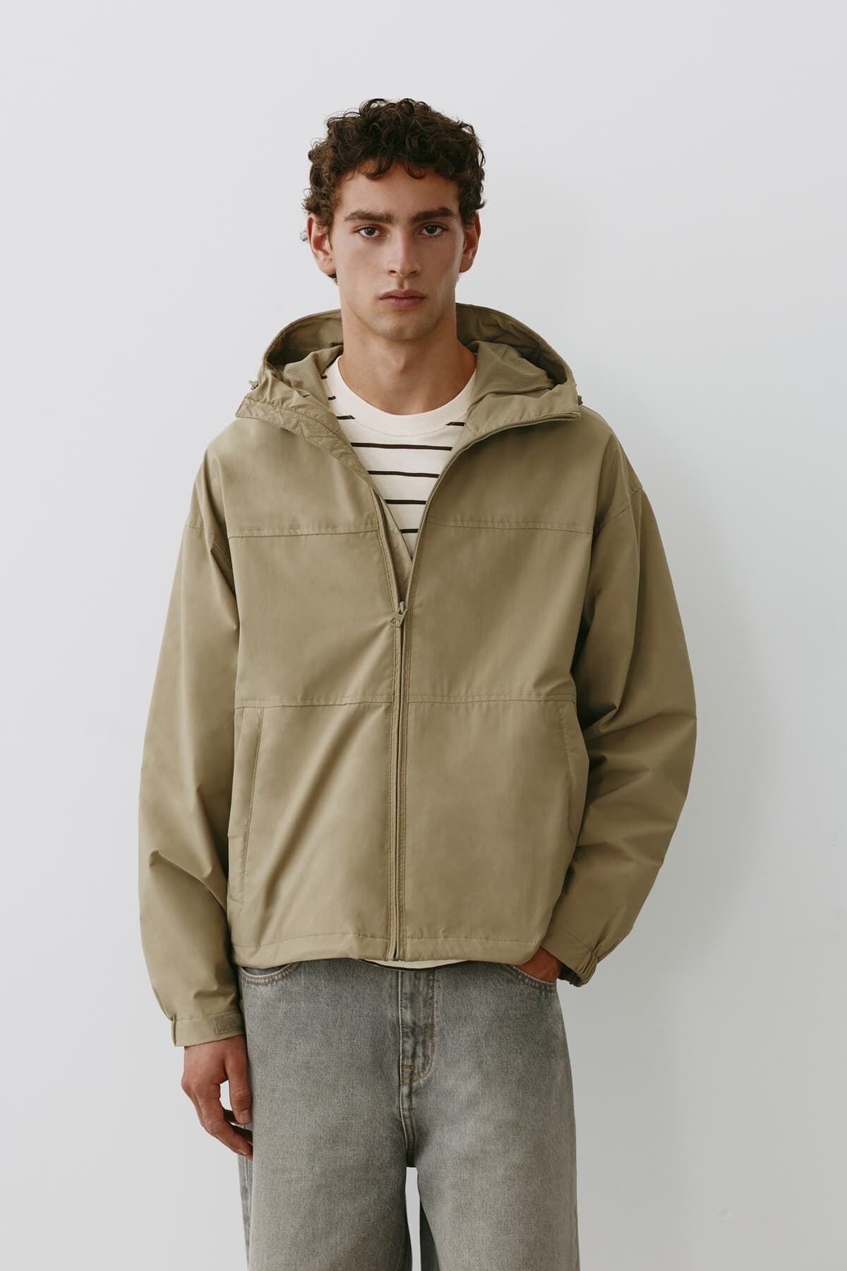 بارانی سبک کلاهدار Pull & Bear بارانی سبک کلاهدار Pull & Bear