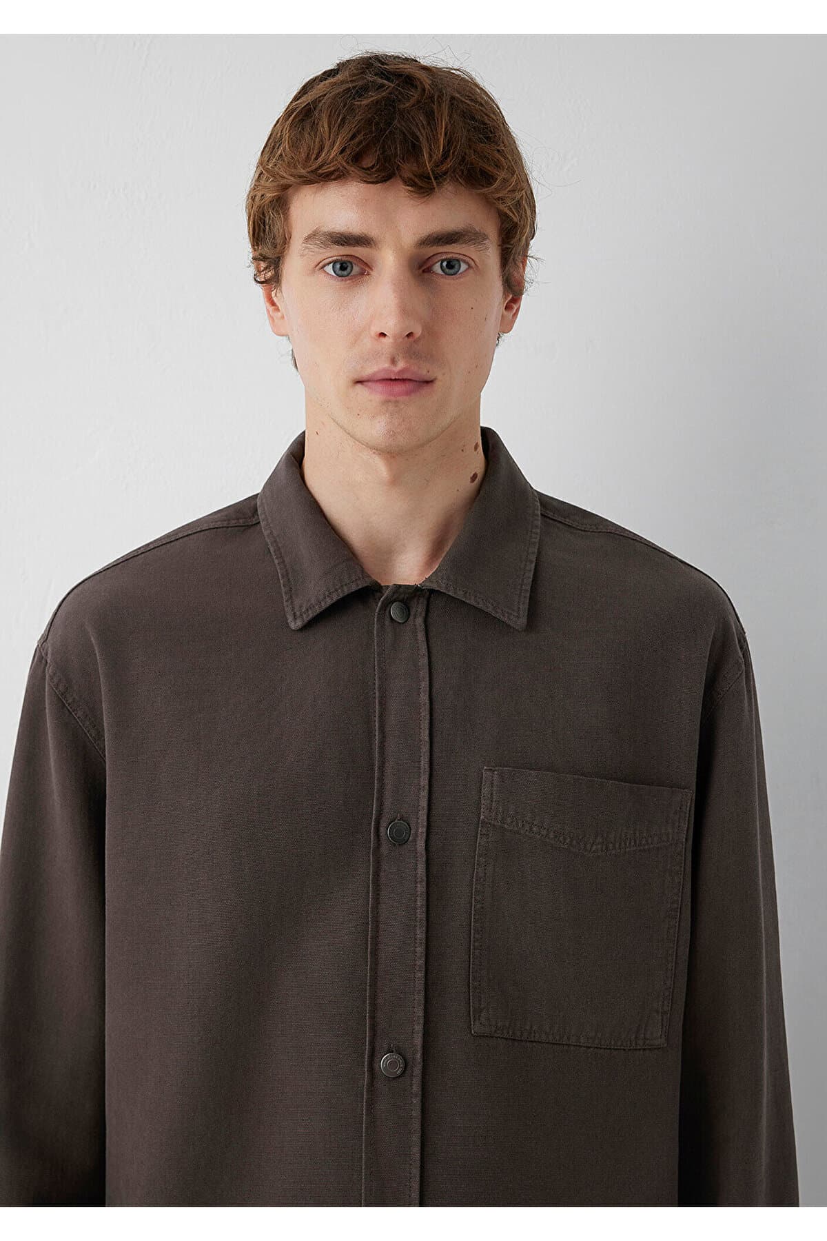 پیراهن مردانه Mavi مخلوط لیوسل Tencel™ قهوهای فیت گشاد مدل 0212121-70220 پیراهن مردانه Mavi مخلوط لیوسل Tencel™ قهوهای فیت گشاد مدل 0212121-70220