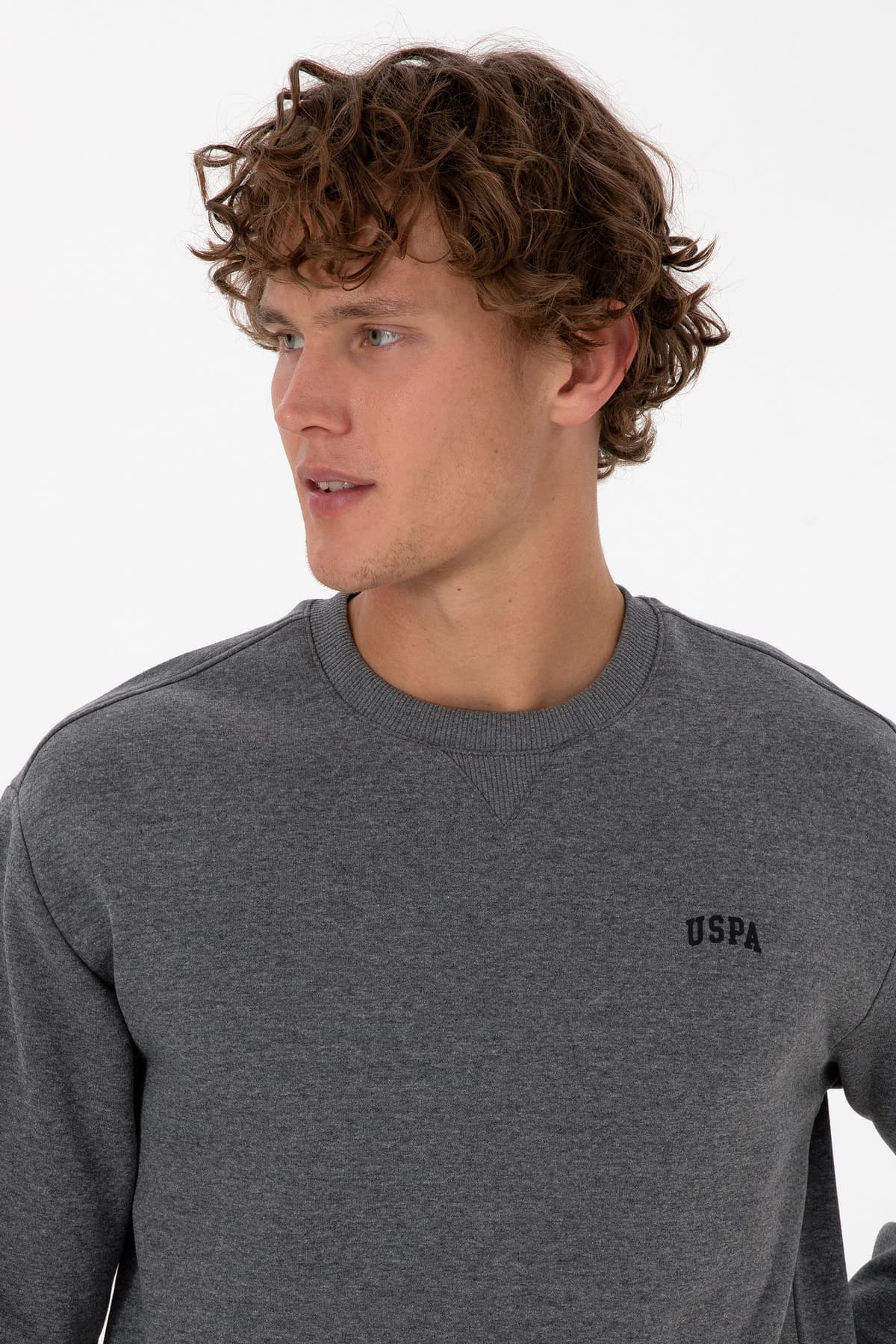 سوئیشرت مردانه U.S. Polo Assn. کامفورت یقه گرد پرزدار آنتراسیت ملانژ مدل 50313757-VR081 سوئیشرت مردانه U.S. Polo Assn. کامفورت یقه گرد پرزدار آنتراسیت ملانژ مدل 50313757-VR081