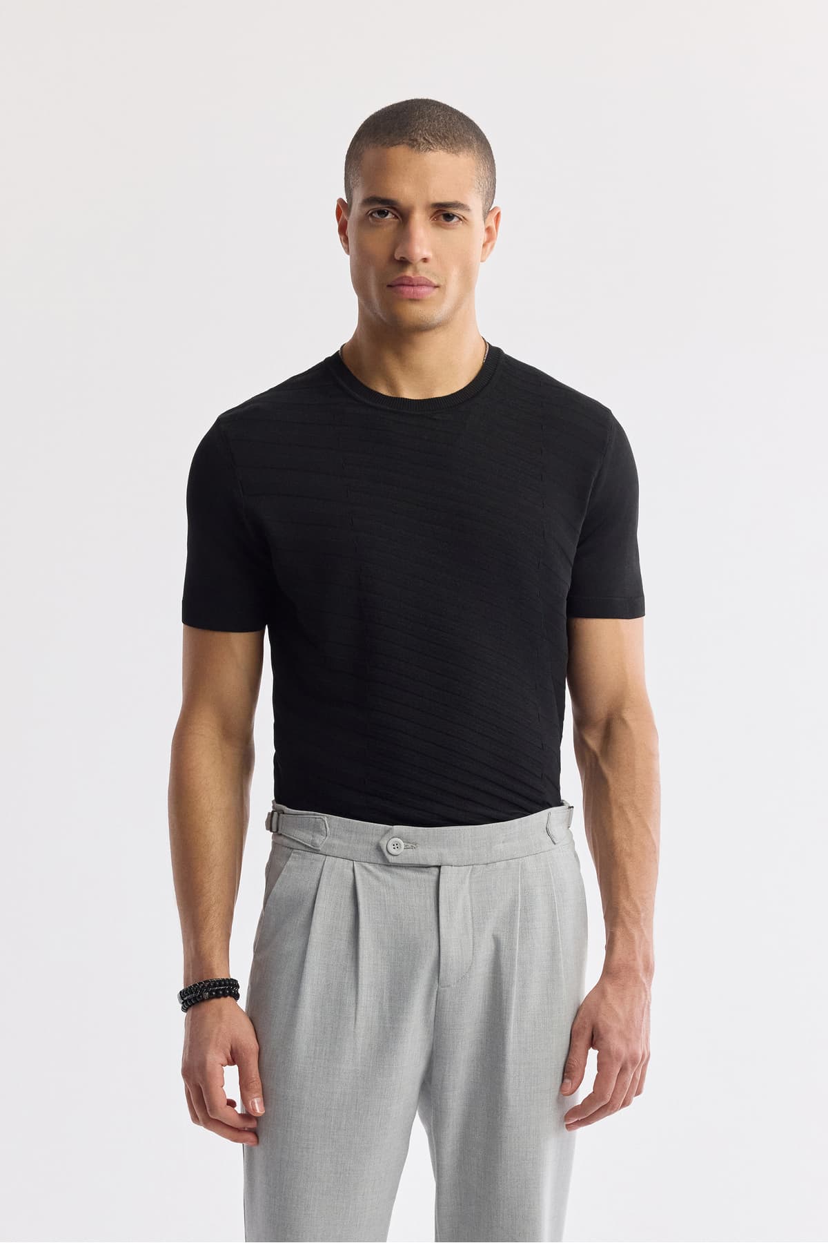 شلوار مردانه Avva خاکستری کلاسیک کمر پیلی با آپولت Carrot Fit مدل A51Y3026 شلوار مردانه Avva خاکستری کلاسیک کمر پیلی با آپولت Carrot Fit مدل A51Y3026