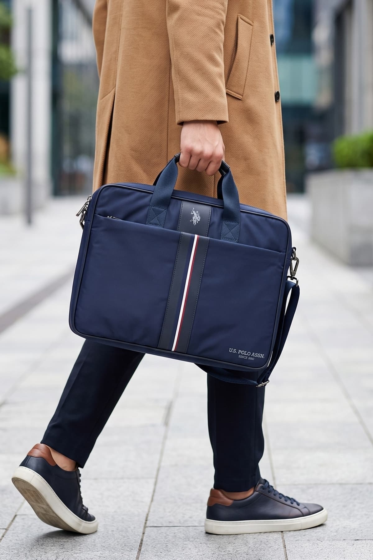 کیف لپتاپ زنانه U.S. Polo Assn. بندشانهای سرمهای مدل 26055-26058 کیف لپتاپ زنانه U.S. Polo Assn. بندشانهای سرمهای مدل 26055-26058