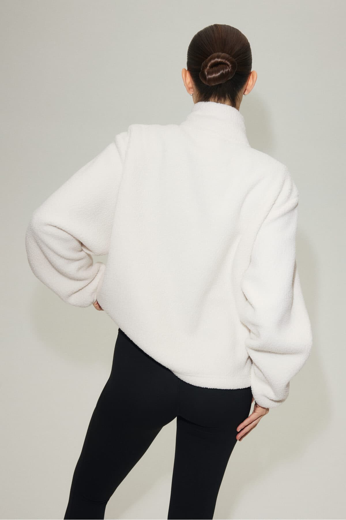 ژاکت ورزشی زنانه H&M از جنس پلوش ژاکت ورزشی زنانه H&M از جنس پلوش