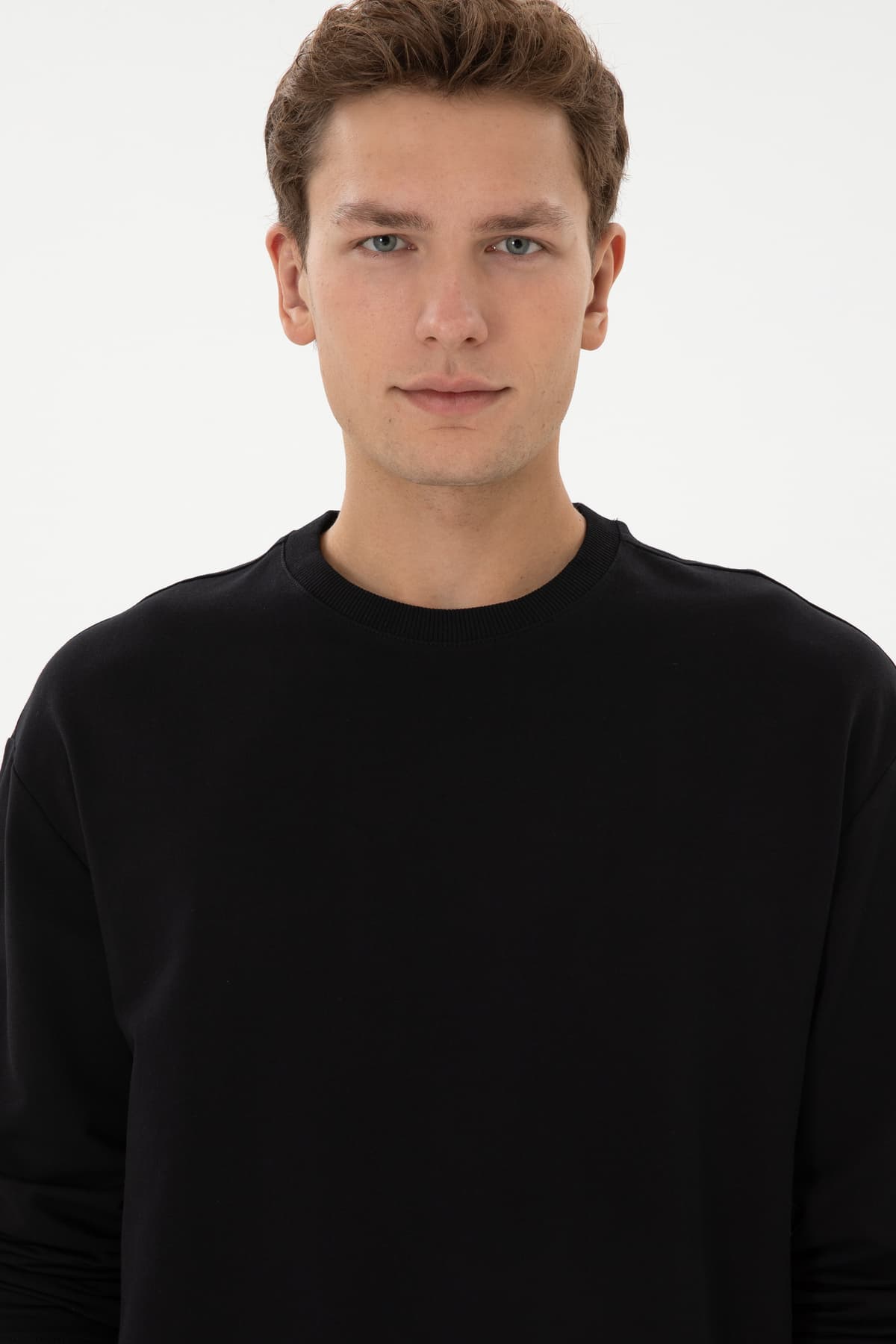 سوئیشرت مردانه U.S. Polo Assn. فیت راحت یقه گرد مشکی نازک مدل 50316378-VR046 سوئیشرت مردانه U.S. Polo Assn. فیت راحت یقه گرد مشکی نازک مدل 50316378-VR046