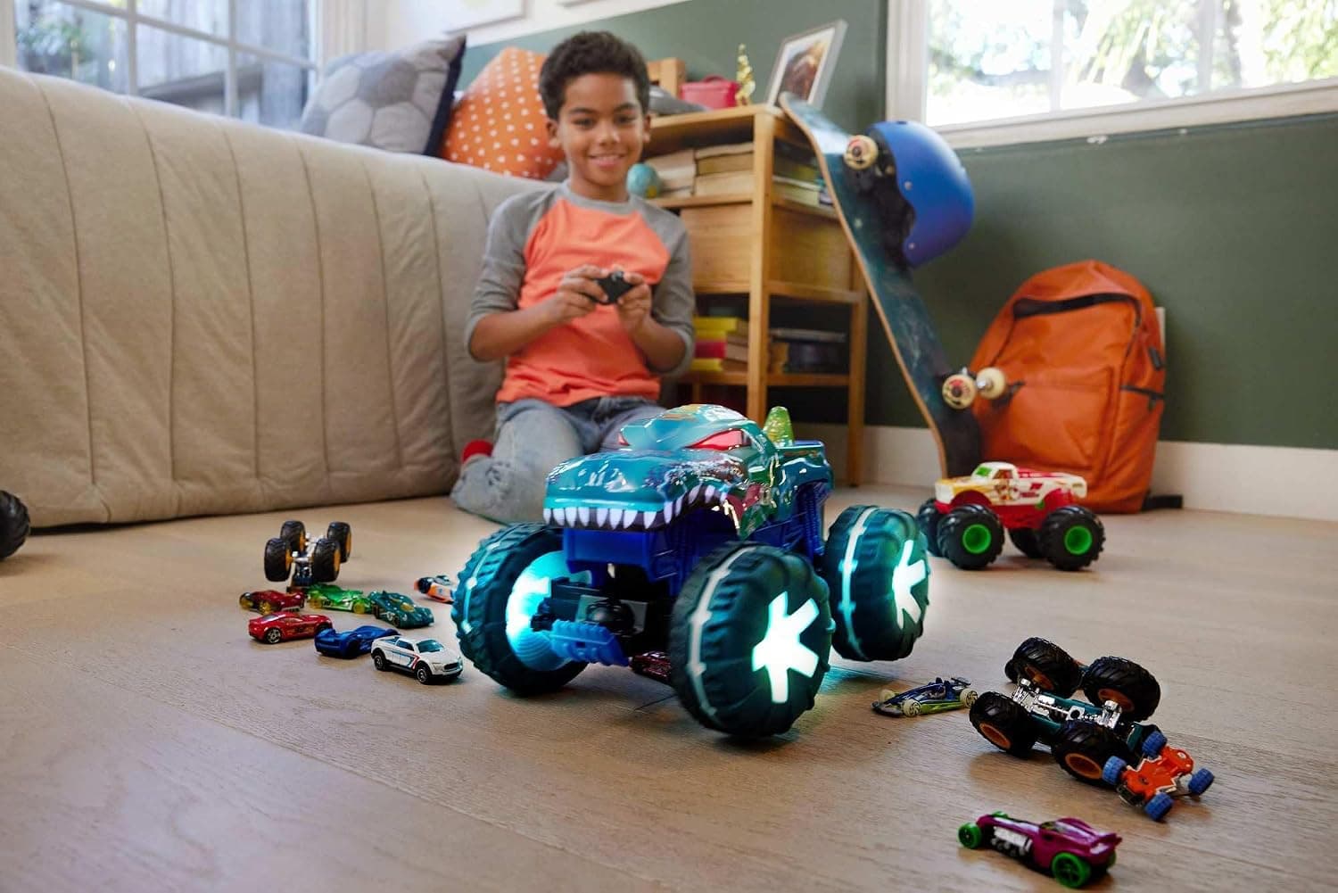 ماشین کنترلی Hot Wheels Monster Trucks Mega-Wrex با مقیاس 1:15، چراغ و صدا، مدل باتریخور ماشین کنترلی Hot Wheels Monster Trucks Mega-Wrex با مقیاس 1:15، چراغ و صدا، مدل باتریخور