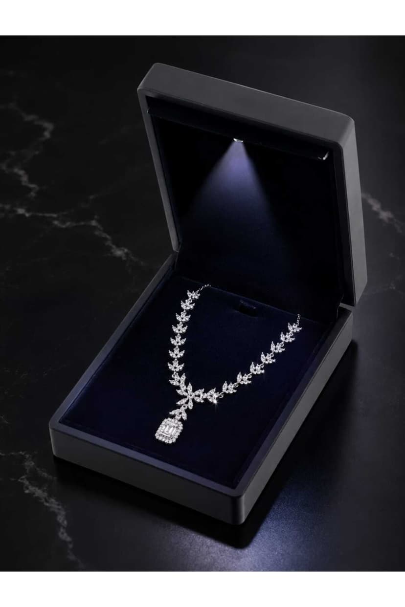 گردنبند زنانه Feays Silver نقره با نگین باگت طرح الماس گردنبند زنانه Feays Silver نقره با نگین باگت طرح الماس