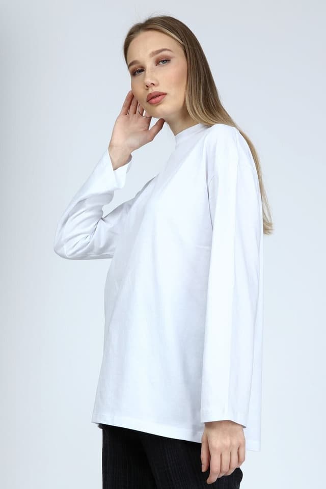 تیشرت زنانه BASICA سفید آستین بلند یقه گرد اورسایز مدل Plume تیشرت زنانه BASICA سفید آستین بلند یقه گرد اورسایز مدل Plume