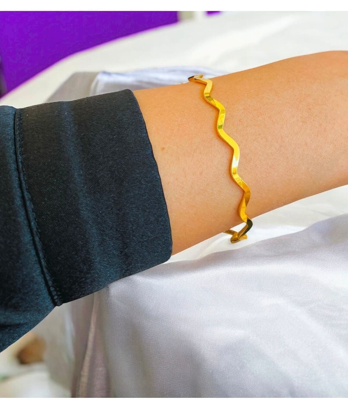النگوی آجدا زیگزاگ X-Lady Accessories رنگ طلایی روکش 22 عیار 6 عددی 22 سانتیمتر مدل 3288-6 النگوی آجدا زیگزاگ X-Lady Accessories رنگ طلایی روکش 22 عیار 6 عددی 22 سانتیمتر مدل 3288-6