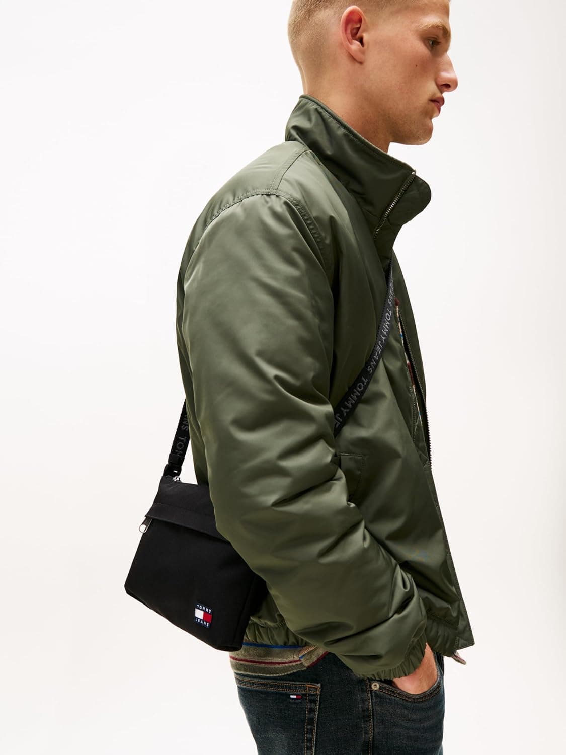 کیف مردانه Tommy Hilfiger مشکی مدل TJM ESS DAILY SACOCHE کیف مردانه Tommy Hilfiger مشکی مدل TJM ESS DAILY SACOCHE