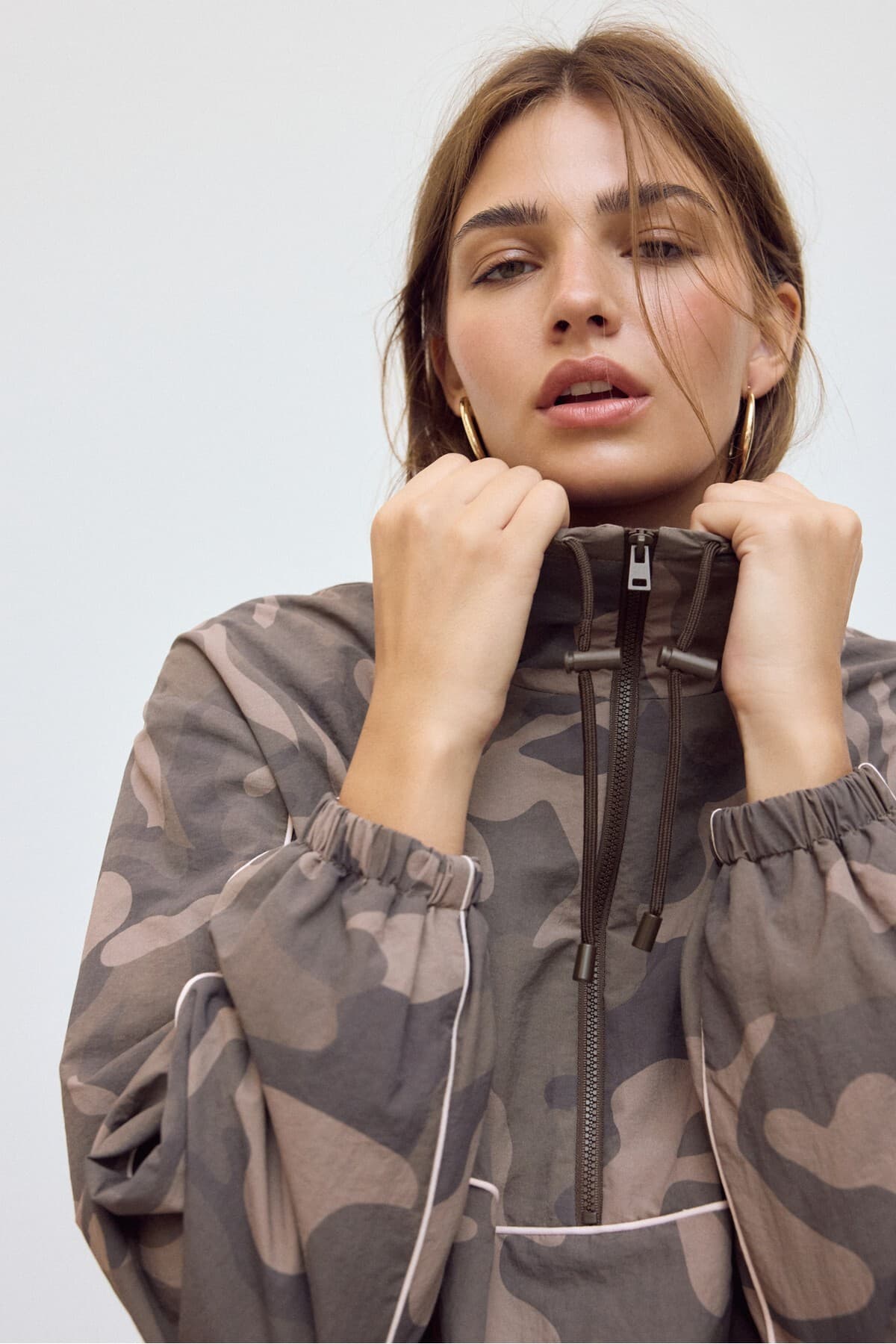 بادگیر زنانه Stradivarius تکنیکال طرح خالدار بادگیر زنانه Stradivarius تکنیکال طرح خالدار