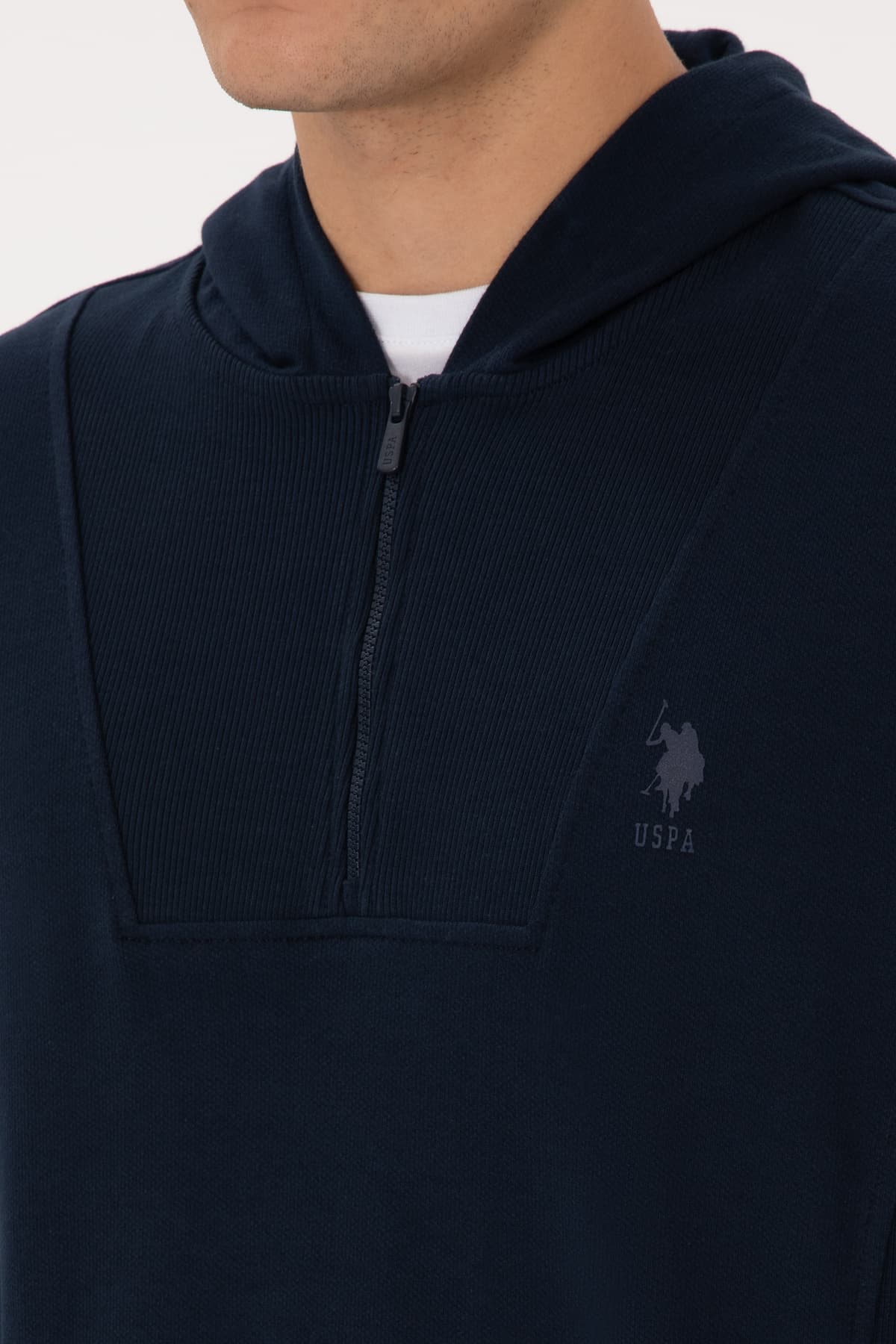سوئیشرت مردانه U.S. Polo Assn. فیت معمولی نیمزیپ کاپوشندار سرمهای مدل 50316391-VR033 سوئیشرت مردانه U.S. Polo Assn. فیت معمولی نیمزیپ کاپوشندار سرمهای مدل 50316391-VR033