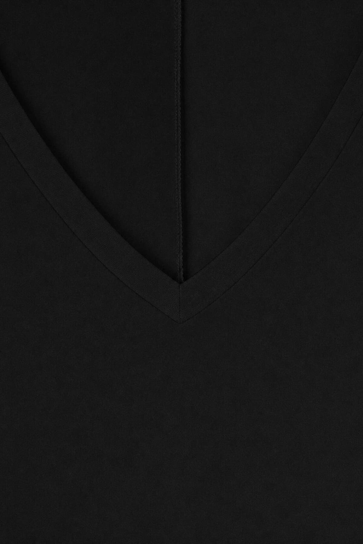 تیشرت زنانه Stradivarius یقه V آستین بلند سبک ژاپنی تیشرت زنانه Stradivarius یقه V آستین بلند سبک ژاپنی