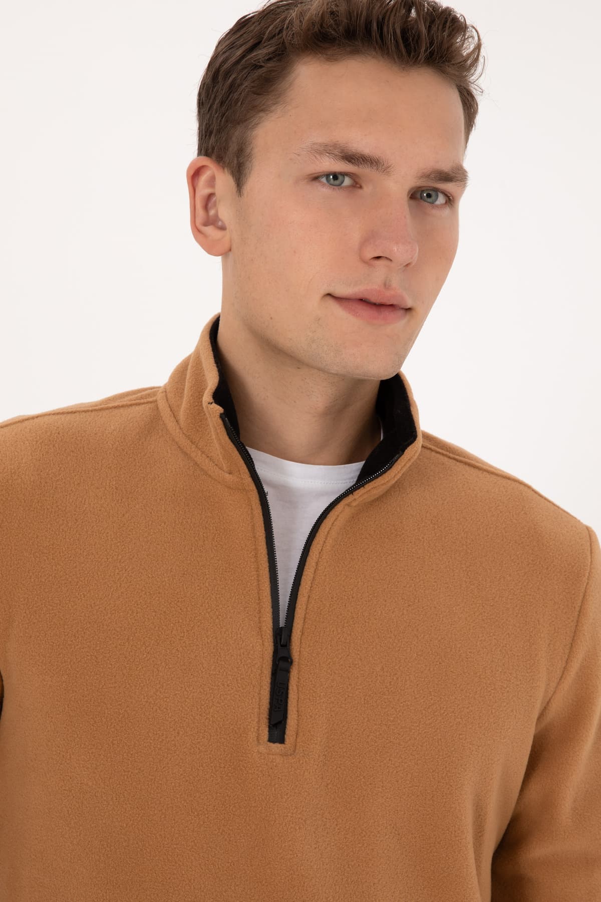 سوئیشرت مردانه U.S. Polo Assn. فیت معمولی شتری نیم زیپ Polar مدل 50313777-VR233 سوئیشرت مردانه U.S. Polo Assn. فیت معمولی شتری نیم زیپ Polar مدل 50313777-VR233