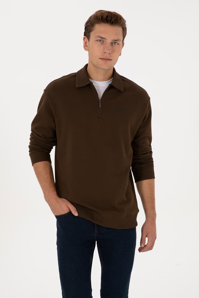 سوئیشرت مردانه U.S. Polo Assn. فیت معمولی نیمزیپ قهوهای مدل 50313783-VR029 سوئیشرت مردانه U.S. Polo Assn. فیت معمولی نیمزیپ قهوهای مدل 50313783-VR029