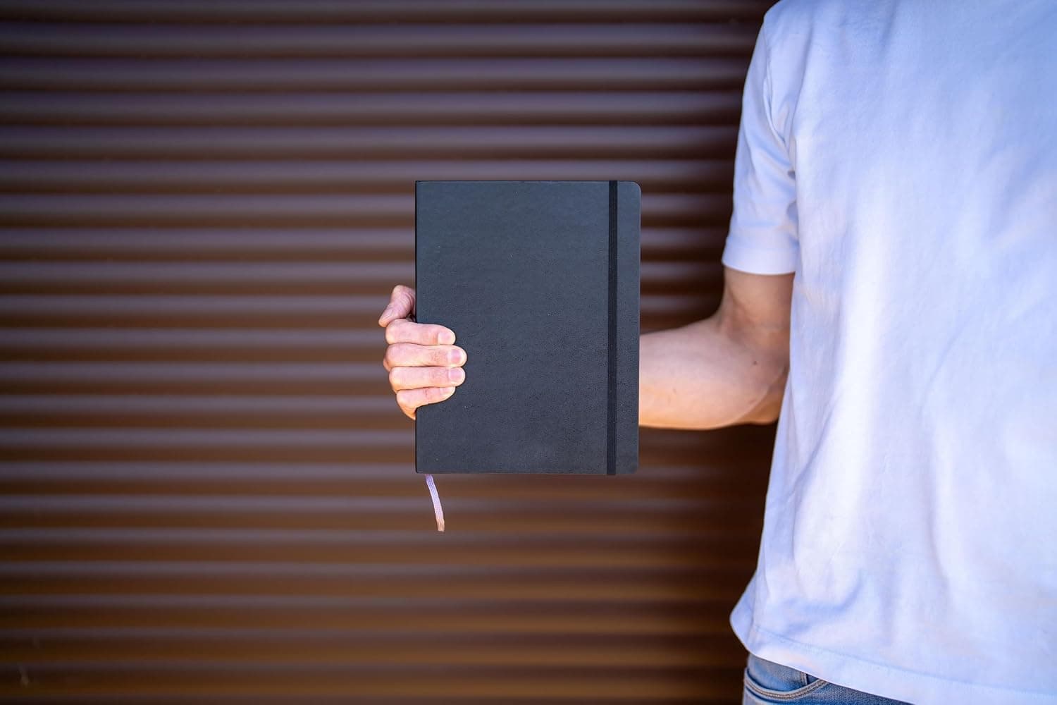 دفتر نقطهای مشکی Moleskine با جلد سخت سایز XL دفتر نقطهای مشکی Moleskine با جلد سخت سایز XL