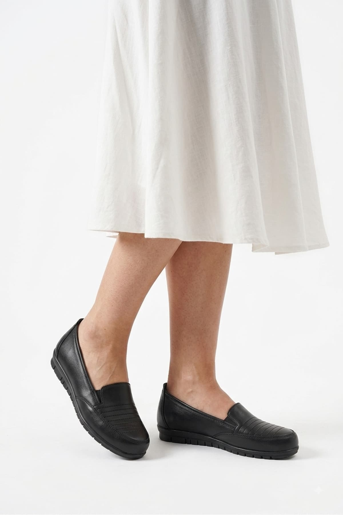 کفش زنانه ERN SHOES مشکی کاملاً طبی با کفی چرمی و پاشنه ژلهای کفش زنانه ERN SHOES مشکی کاملاً طبی با کفی چرمی و پاشنه ژلهای