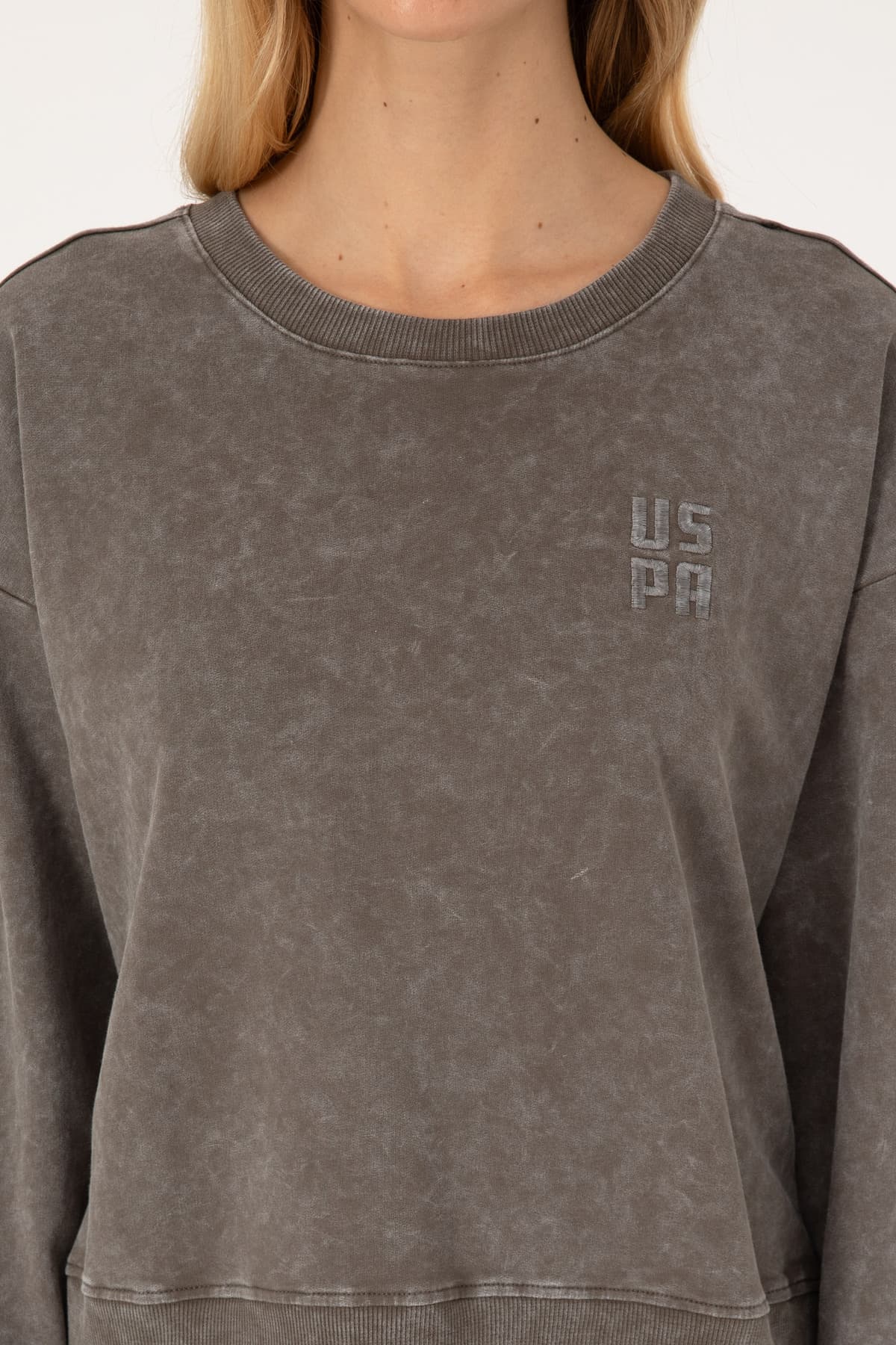 سوئیشرت زنانه U.S. Polo Assn. یقه گرد شستهشده رنگ میلی مدل 50314186-VR052 سوئیشرت زنانه U.S. Polo Assn. یقه گرد شستهشده رنگ میلی مدل 50314186-VR052