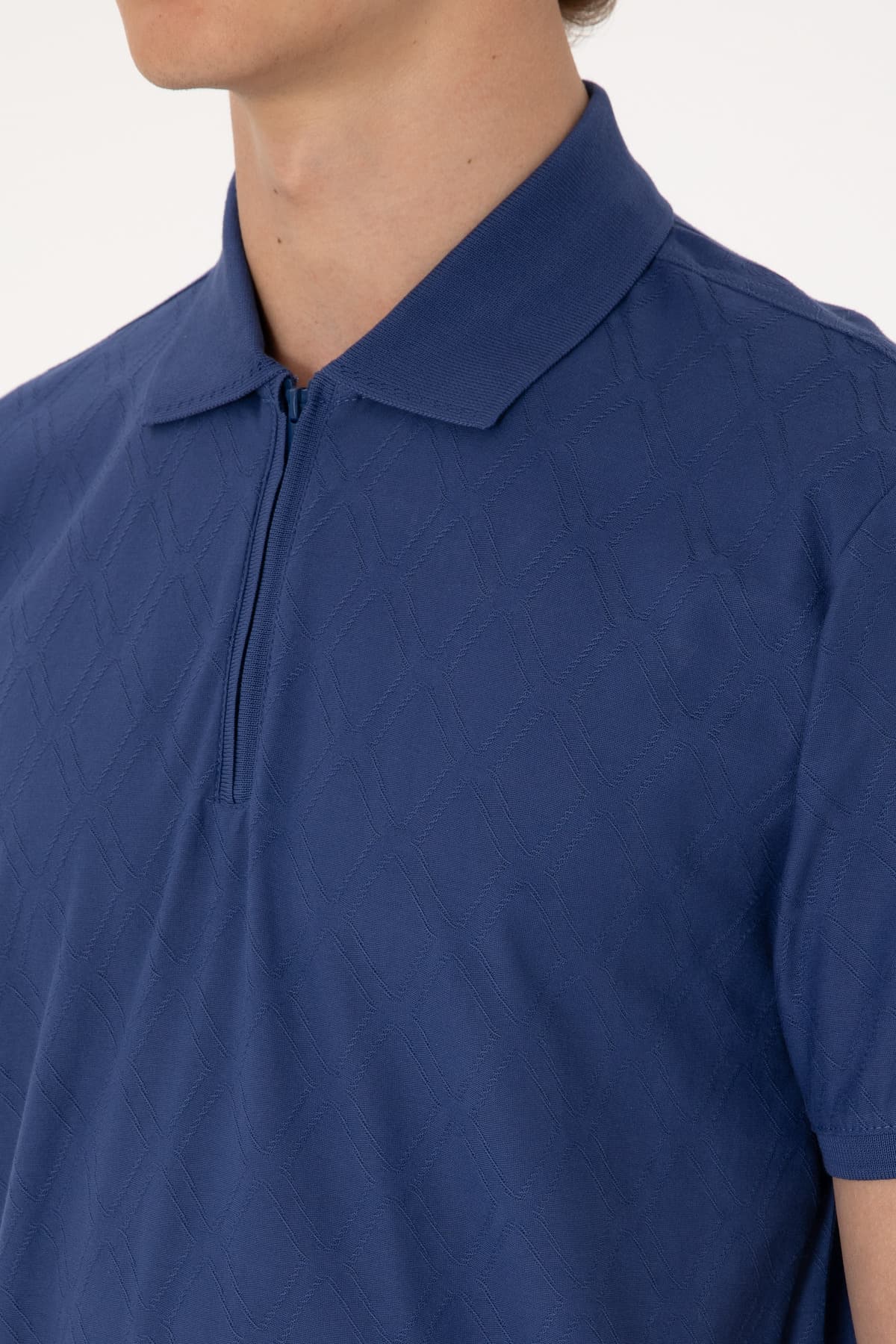تیشرت مردانه U.S. Polo Assn. فیت معمولی زیپدار سرمهای روشن طرحدار مدل 50300832-VR059 تیشرت مردانه U.S. Polo Assn. فیت معمولی زیپدار سرمهای روشن طرحدار مدل 50300832-VR059