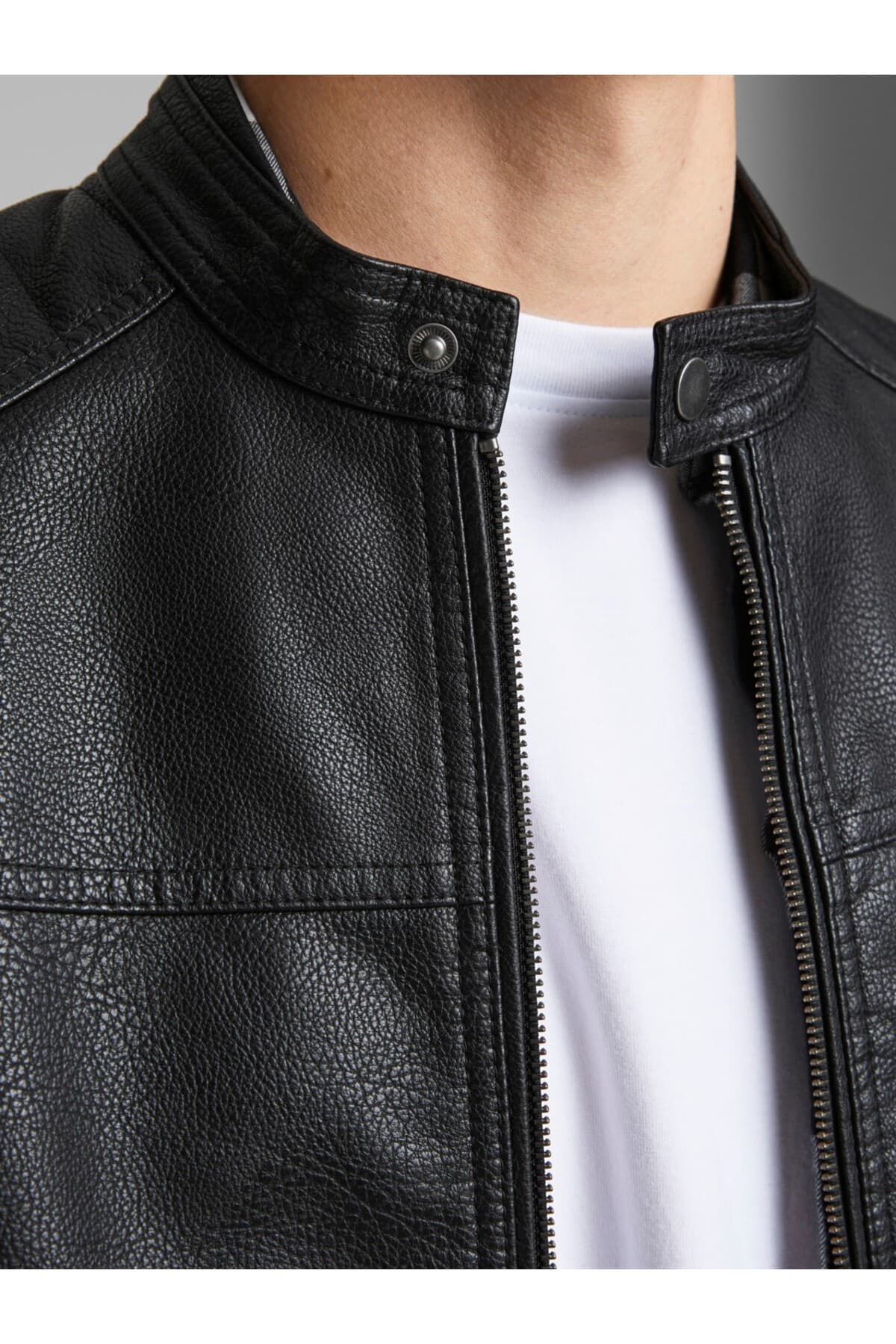 کت بایکر مردانه Jack & Jones ضدآب از چرم PU مشکی کت بایکر مردانه Jack & Jones ضدآب از چرم PU مشکی