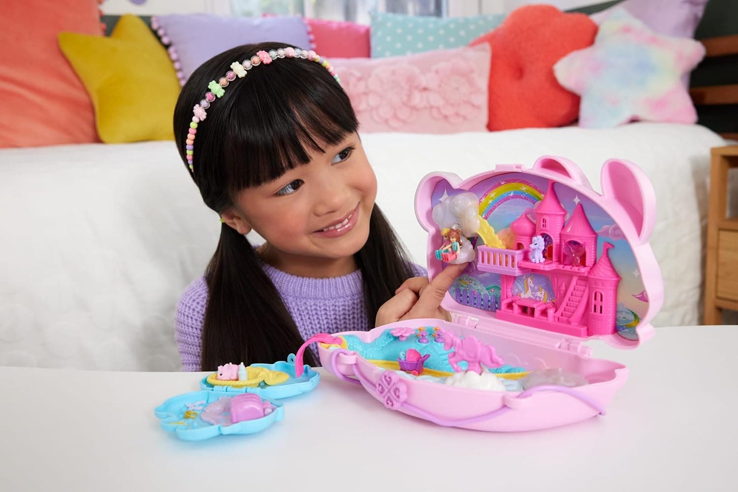 اسباببازی سفری پوشیدنی Polly Pocket با 2 عروسک کوچک و 12 لوازم جانبی، ست بازی کیفمانند 2-in-1 با تم خرگوش و تکشاخ مدل JFT88 اسباببازی سفری پوشیدنی Polly Pocket با 2 عروسک کوچک و 12 لوازم جانبی، ست بازی کیفمانند 2-in-1 با تم خرگوش و تکشاخ مدل JFT88
