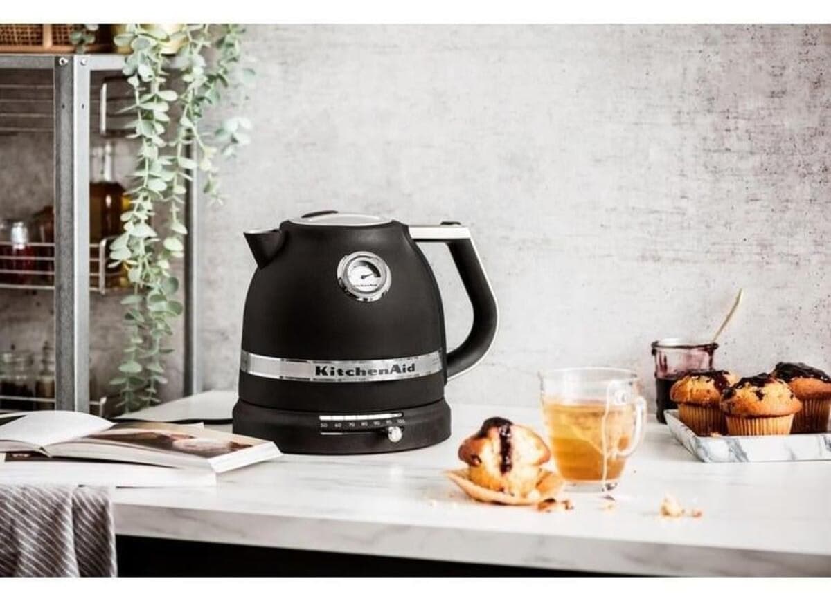 کتری برقی Kitchenaid Artisan 1.5 L چدنی مشکی مدل 5KEK1522-EBK کتری برقی Kitchenaid Artisan 1.5 L چدنی مشکی مدل 5KEK1522-EBK