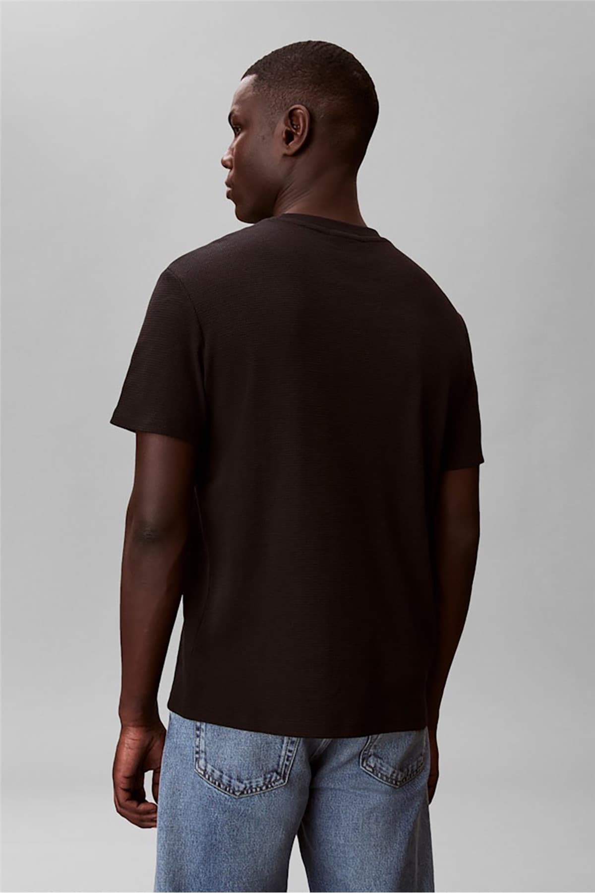 تیشرت مردانه Calvin Klein یقه گرد Waffle Badge مشکی تیشرت مردانه Calvin Klein یقه گرد Waffle Badge مشکی