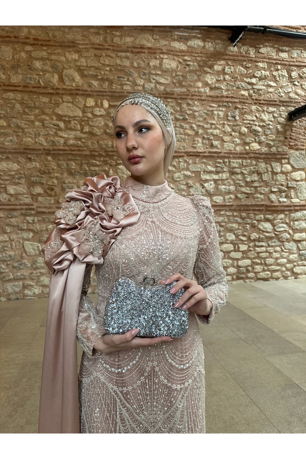 کیف مجلسی زنانه BUKAWEAR نقرهای نگیندار با حلقه انگشتی مدل Büka کیف مجلسی زنانه BUKAWEAR نقرهای نگیندار با حلقه انگشتی مدل Büka