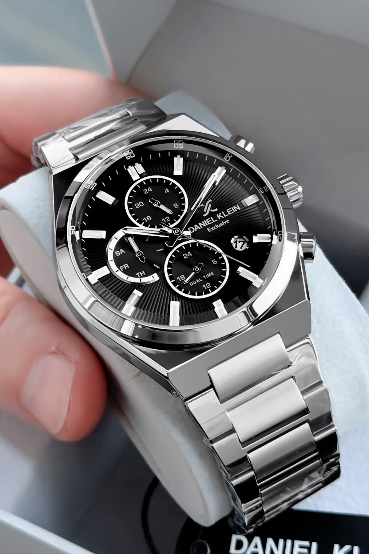 ساعت مچی مردانه Daniel Klein ضدآب 3 ATM بند فولادی نقرهای مدل DKE2031C5 ساعت مچی مردانه Daniel Klein ضدآب 3 ATM بند فولادی نقرهای مدل DKE2031C5