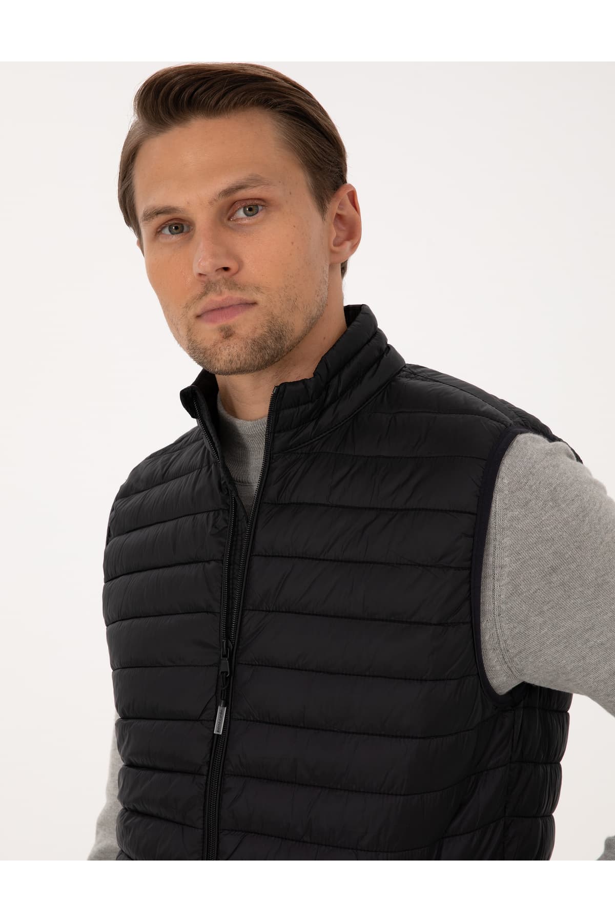 جلیقه مردانه Pierre Cardin مشکی کاپیتونه مدل 50313897-VR046 جلیقه مردانه Pierre Cardin مشکی کاپیتونه مدل 50313897-VR046