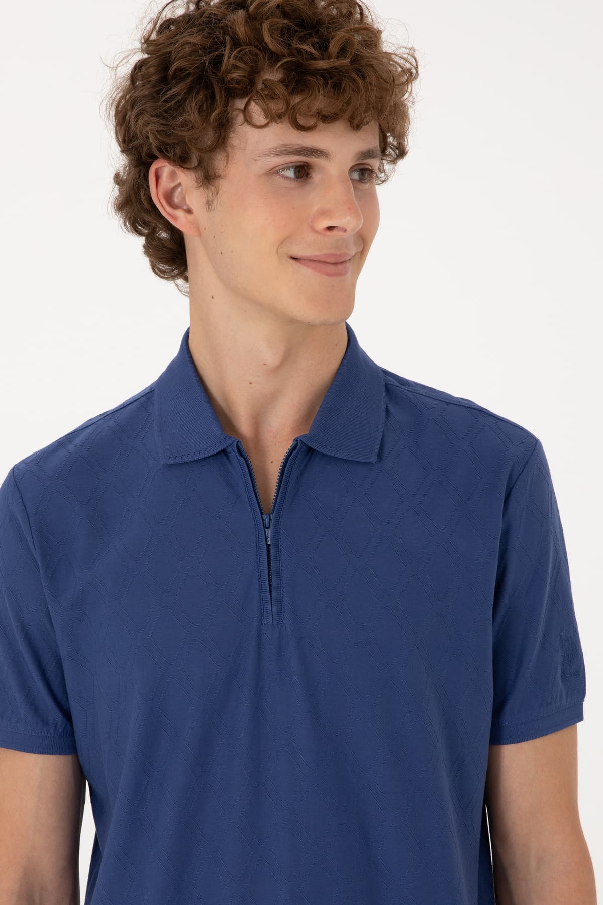 تیشرت مردانه U.S. Polo Assn. فیت معمولی زیپدار سرمهای روشن طرحدار مدل 50300832-VR059 تیشرت مردانه U.S. Polo Assn. فیت معمولی زیپدار سرمهای روشن طرحدار مدل 50300832-VR059