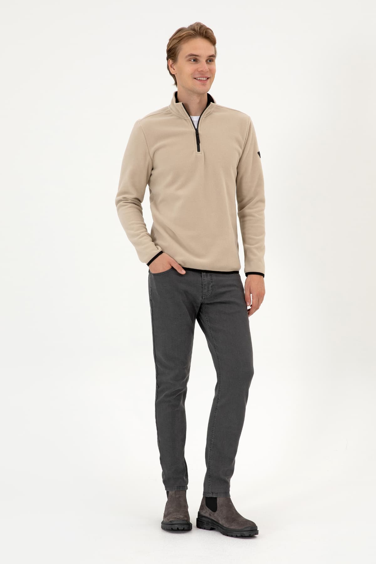سوئیشرت مردانه U.S. Polo Assn. فیت معمولی بژ تیره نیم زیپ پولار مدل 50313777-VR088 سوئیشرت مردانه U.S. Polo Assn. فیت معمولی بژ تیره نیم زیپ پولار مدل 50313777-VR088