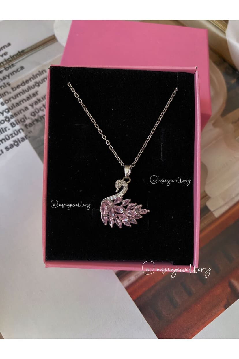 گردنبند زنانه ASNA JEWELLERY نگیندار قو صورتی Pink Swan استیل نقرهای بدون جعبه گردنبند زنانه ASNA JEWELLERY نگیندار قو صورتی Pink Swan استیل نقرهای بدون جعبه