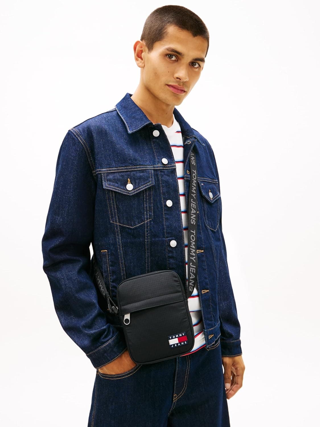 کیف رودوشی مردانه Tommy Jeans Daily Ripstop Reporter جیب بیرونی مشکی تکسایز کیف رودوشی مردانه Tommy Jeans Daily Ripstop Reporter جیب بیرونی مشکی تکسایز
