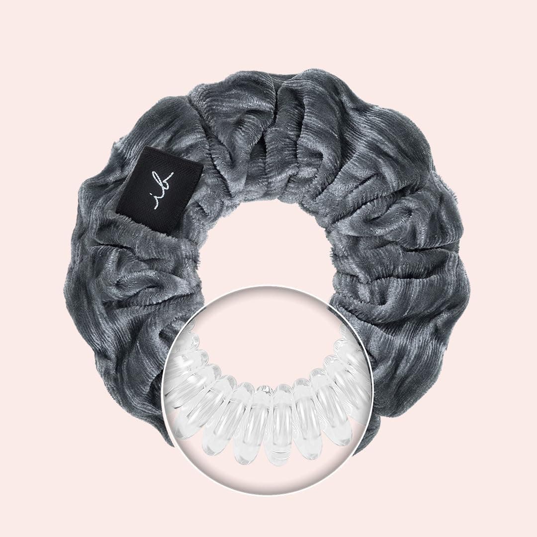 کش مو مدل SPRUNCHIE EXTRA CARE از برند invisibobble با پارچه مخمل کش مو مدل SPRUNCHIE EXTRA CARE از برند invisibobble با پارچه مخمل