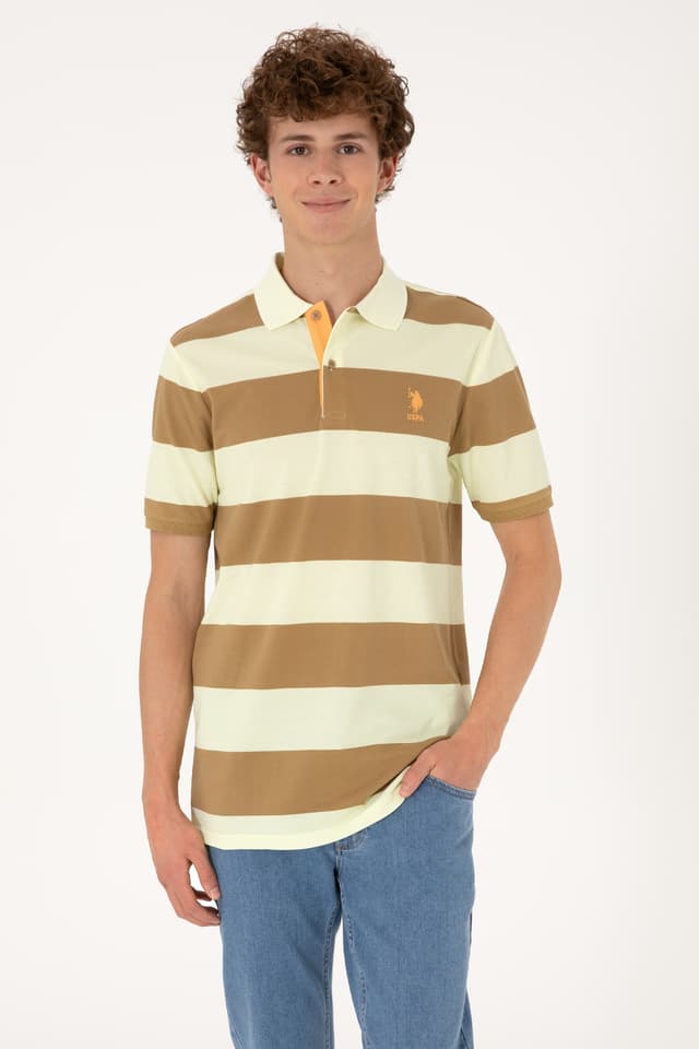 تیشرت مردانه U.S. Polo Assn. فیت معمولی یقه پولو راهراه خاکی مدل 50306827-VR027 تیشرت مردانه U.S. Polo Assn. فیت معمولی یقه پولو راهراه خاکی مدل 50306827-VR027