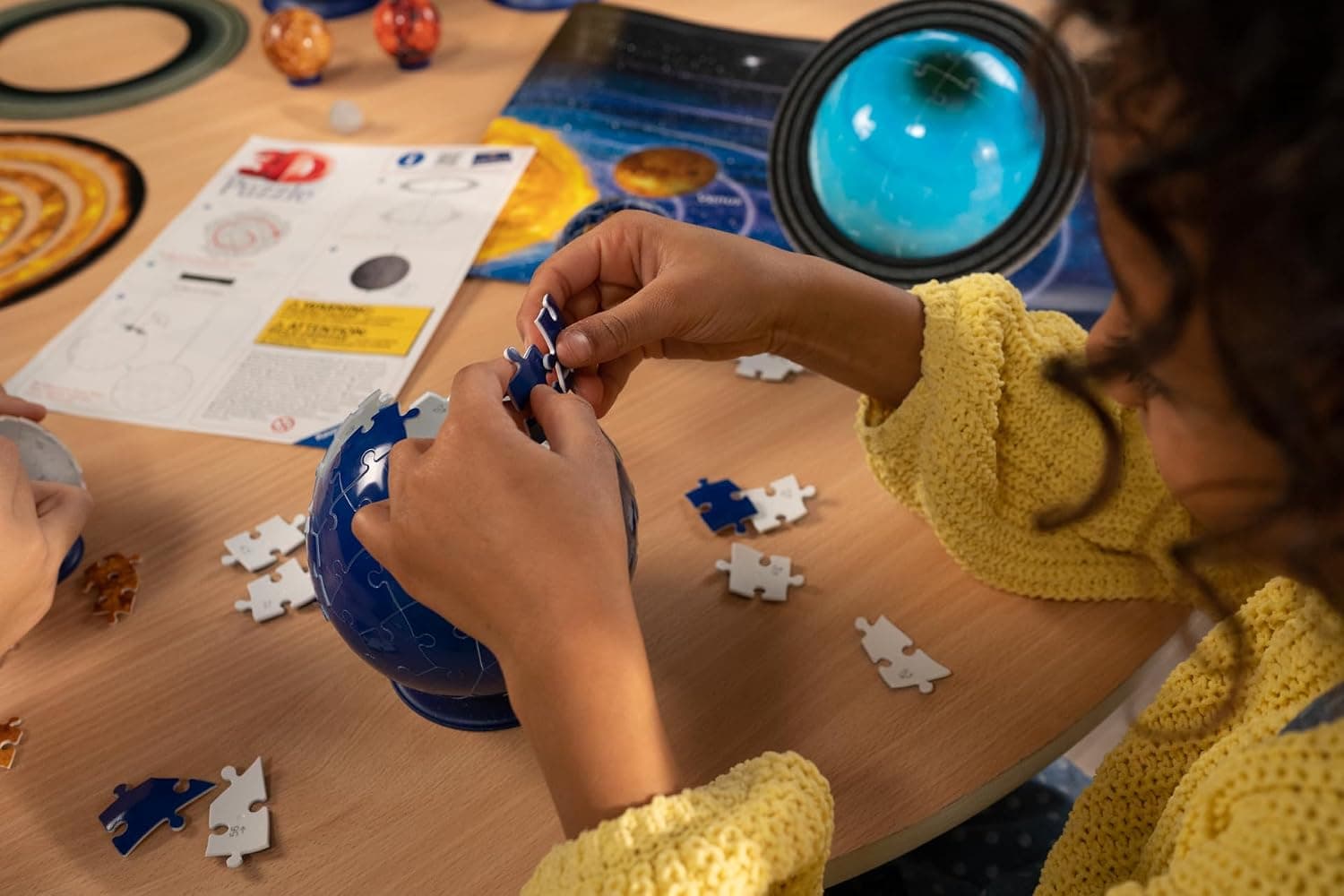 پازل سهبعدی منظومه شمسی کودکان Ravensburger با 540 قطعه، 8 سیاره مقیاسدار، پایه، آویز خورشید و پوستر مدل 11668‑3 پازل سهبعدی منظومه شمسی کودکان Ravensburger با 540 قطعه، 8 سیاره مقیاسدار، پایه، آویز خورشید و پوستر مدل 11668‑3