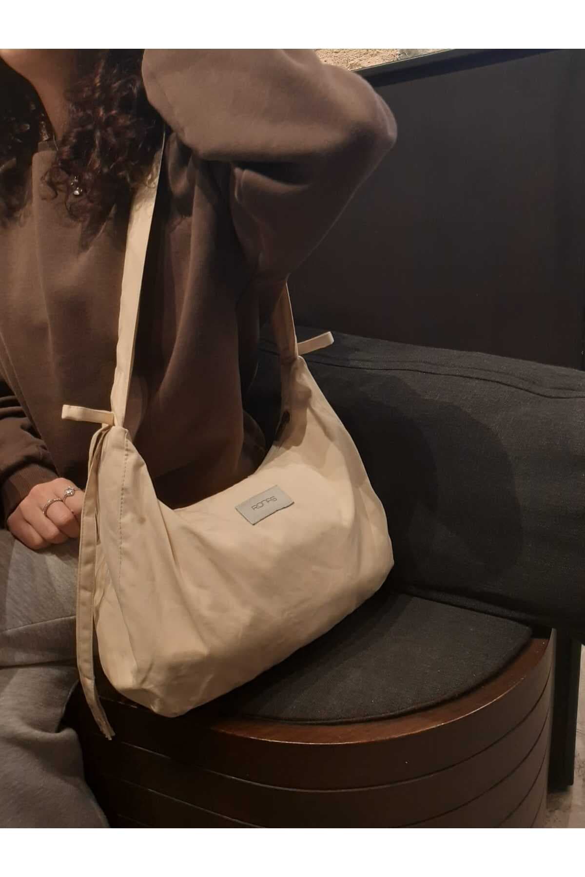 کیف باگت زنانه RONASBAG کرم فیونکدار با آستر و زیپ کیف باگت زنانه RONASBAG کرم فیونکدار با آستر و زیپ