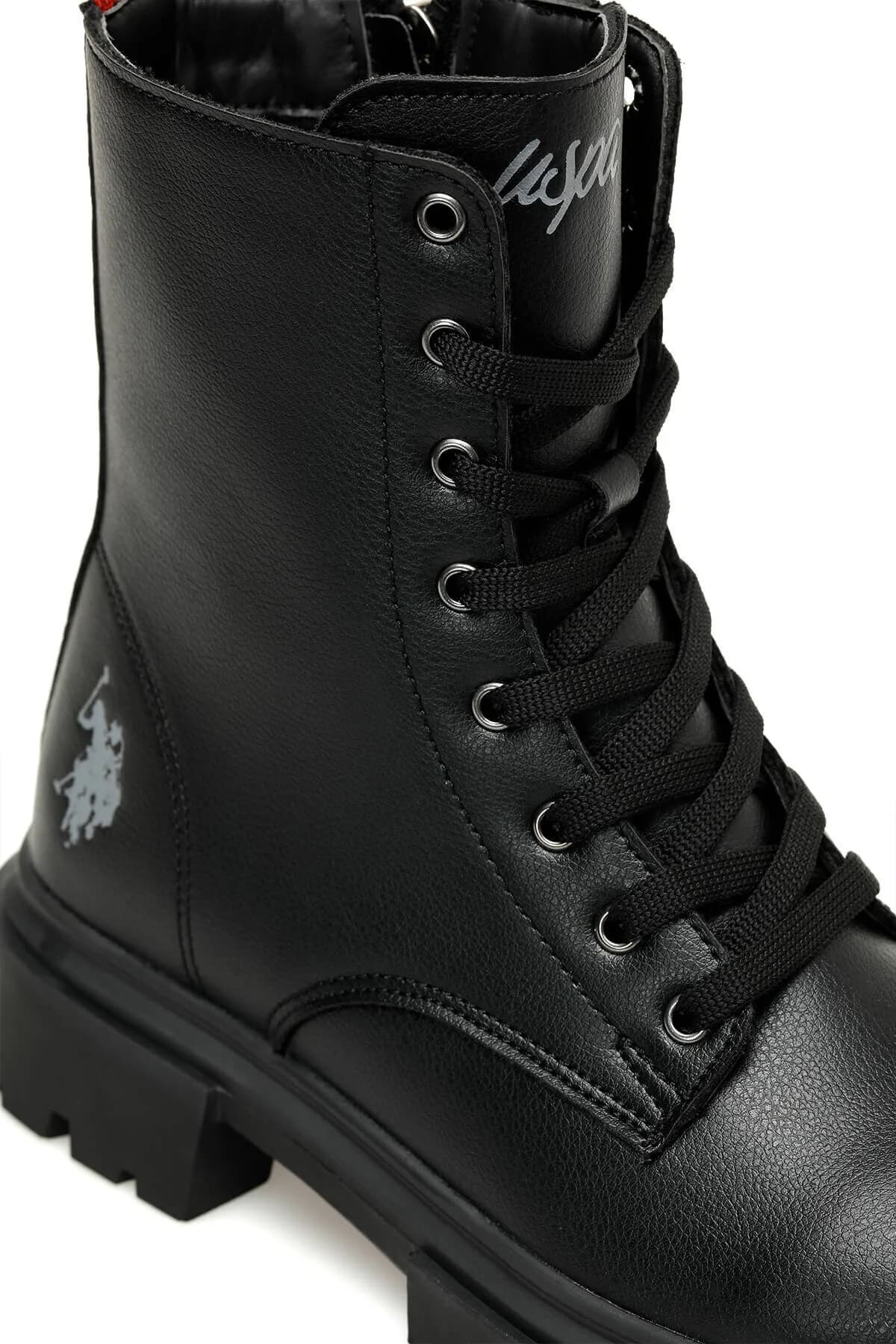 بوت زنانه U.S. Polo Assn. بندی مشکی خزدار کف ضخیم زمستانی مدل HS-5582 بوت زنانه U.S. Polo Assn. بندی مشکی خزدار کف ضخیم زمستانی مدل HS-5582