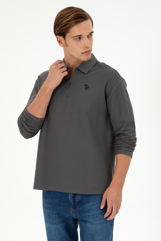 سویشرت مردانه U.S. Polo Assn. فیت راحت نیمزیپ زغالی مدل 50293413-VR006 سویشرت مردانه U.S. Polo Assn. فیت راحت نیمزیپ زغالی مدل 50293413-VR006