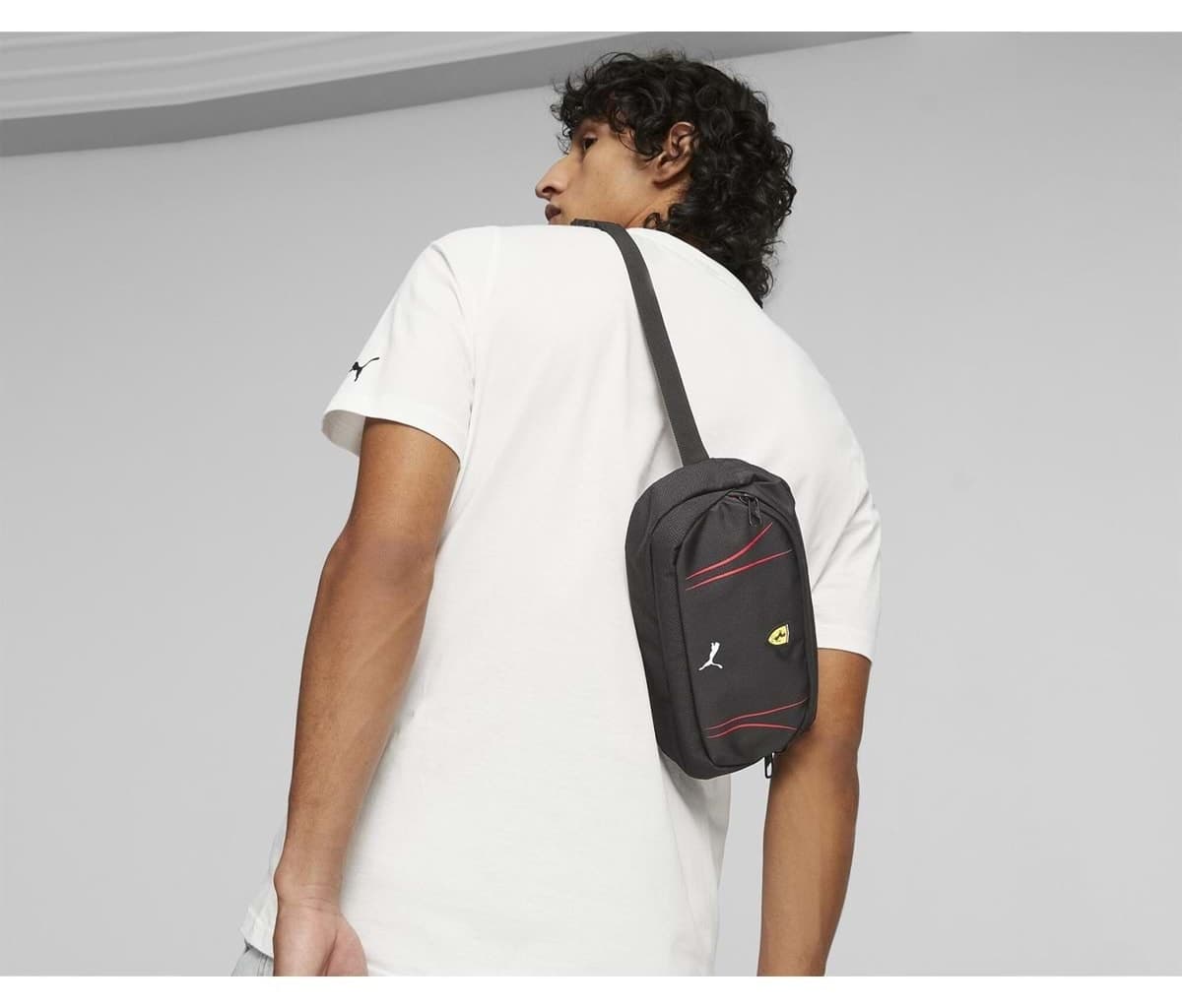کیف کمری زنانه Puma Ferrari SPTWR Race مدل 079825-02 سیاه کیف کمری زنانه Puma Ferrari SPTWR Race مدل 079825-02 سیاه