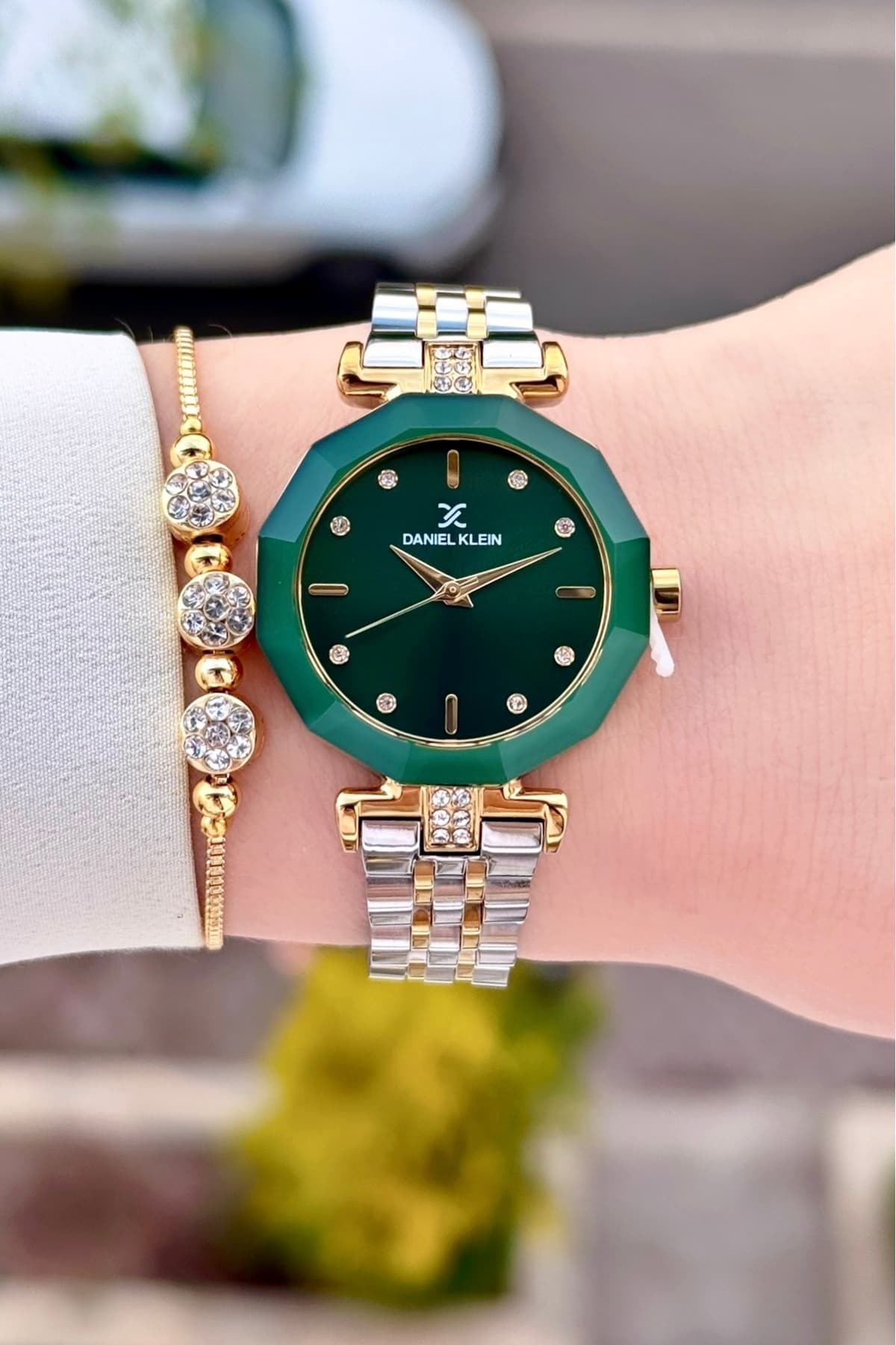 ساعت مچی زنانه Daniel Klein صفحه سبز بند طلایی 30 mm و دستبند ساعت مچی زنانه Daniel Klein صفحه سبز بند طلایی 30 mm و دستبند