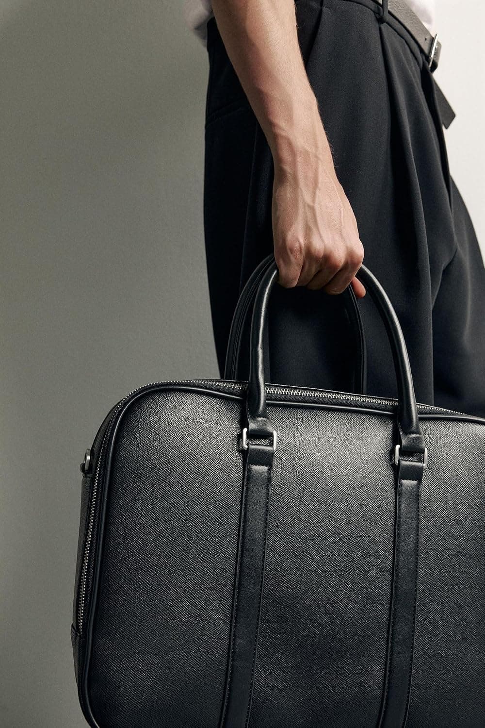 کیف اسناد Zara با جزئیات بافتدار کیف اسناد Zara با جزئیات بافتدار