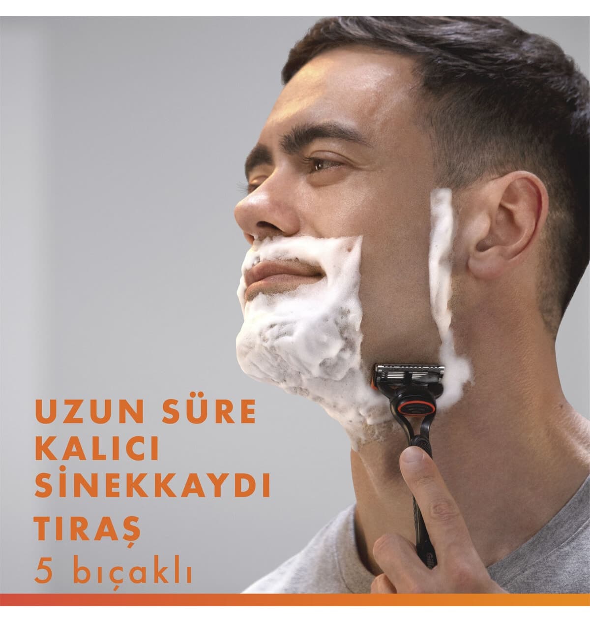 ست خودتراش Gillette Fusion5 با 5 تیغ یدک و پایه نگهدارنده ست خودتراش Gillette Fusion5 با 5 تیغ یدک و پایه نگهدارنده