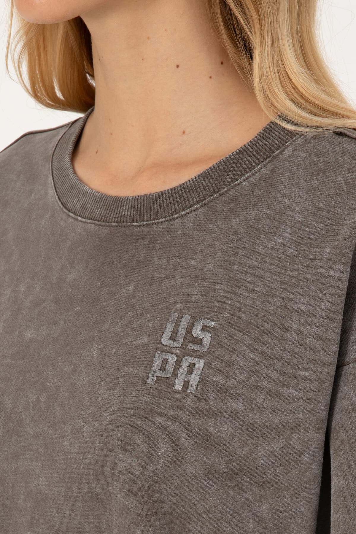 سوئیشرت زنانه U.S. Polo Assn. یقه گرد شستهشده رنگ میلی مدل 50314186-VR052 سوئیشرت زنانه U.S. Polo Assn. یقه گرد شستهشده رنگ میلی مدل 50314186-VR052