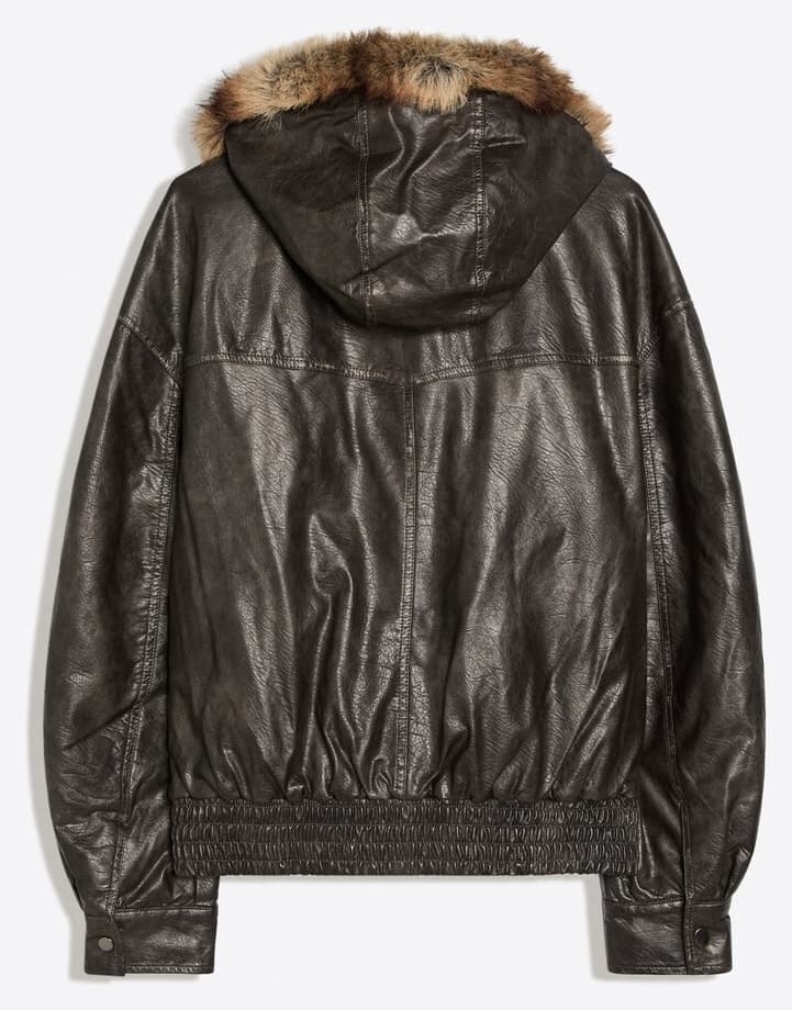 ژاکت مردانه Bershka چرم مصنوعی کاپوشندار با جزئیات خز ژاکت مردانه Bershka چرم مصنوعی کاپوشندار با جزئیات خز